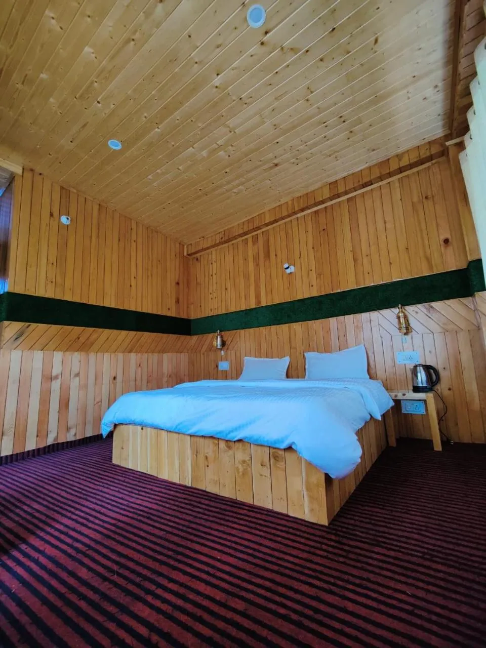 The Forest Pinnacle and Café, Jibhi