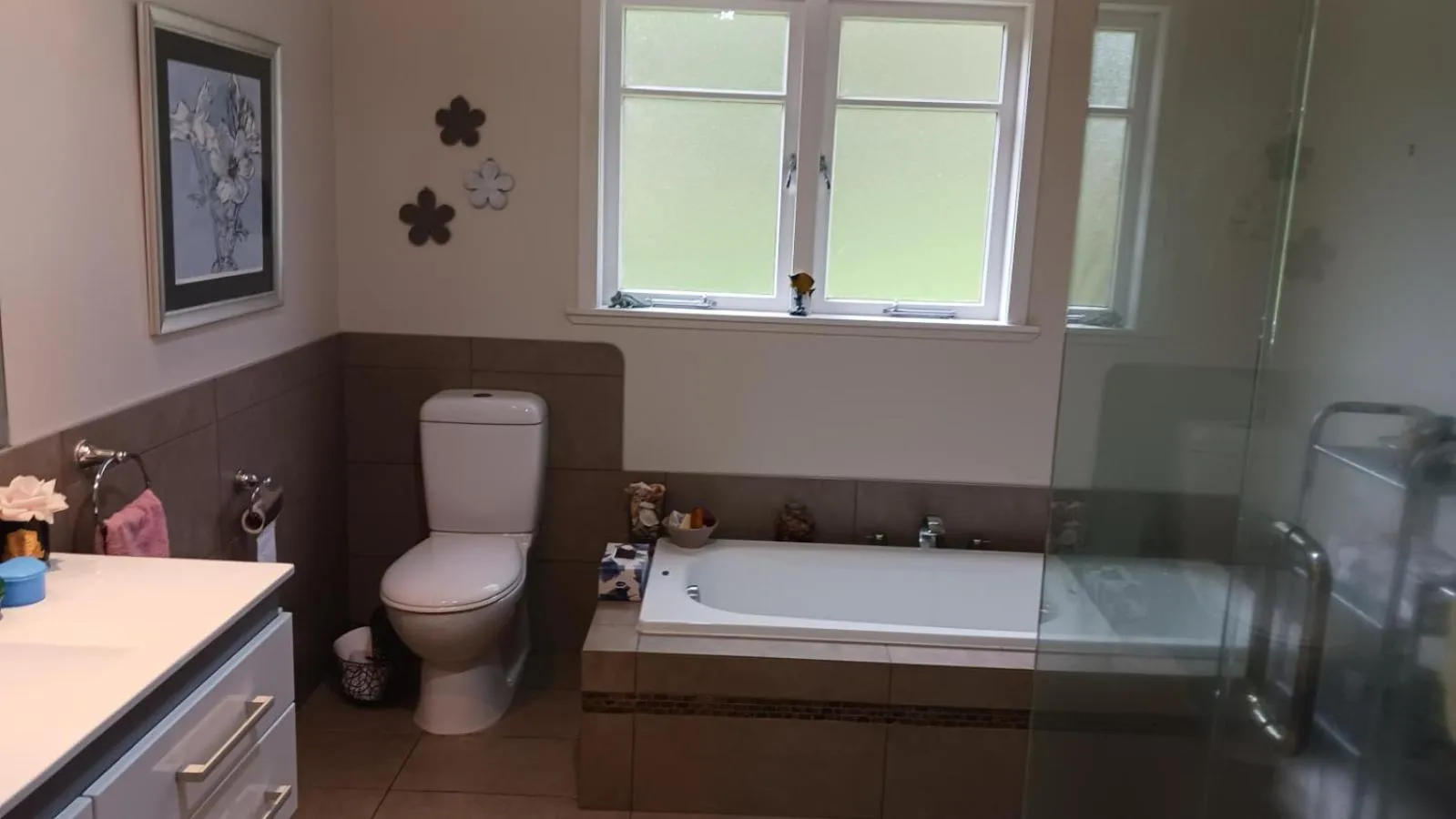 Shower in Magpie Cottage Homestay Bed & Breakfast