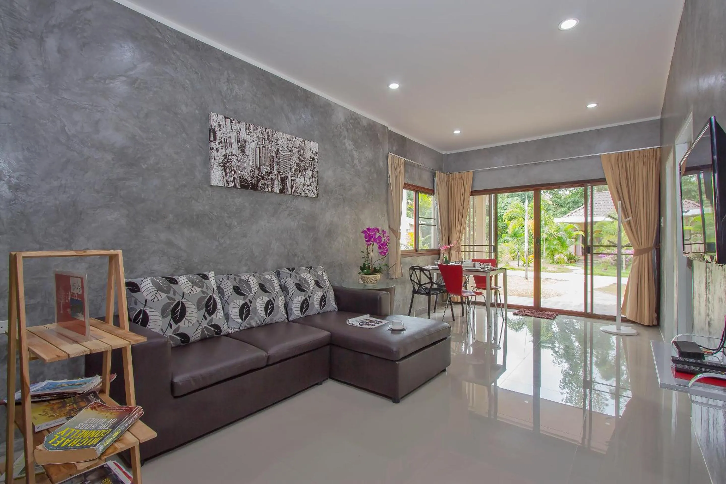 Living room in Maikhao Home Garden Bungalow