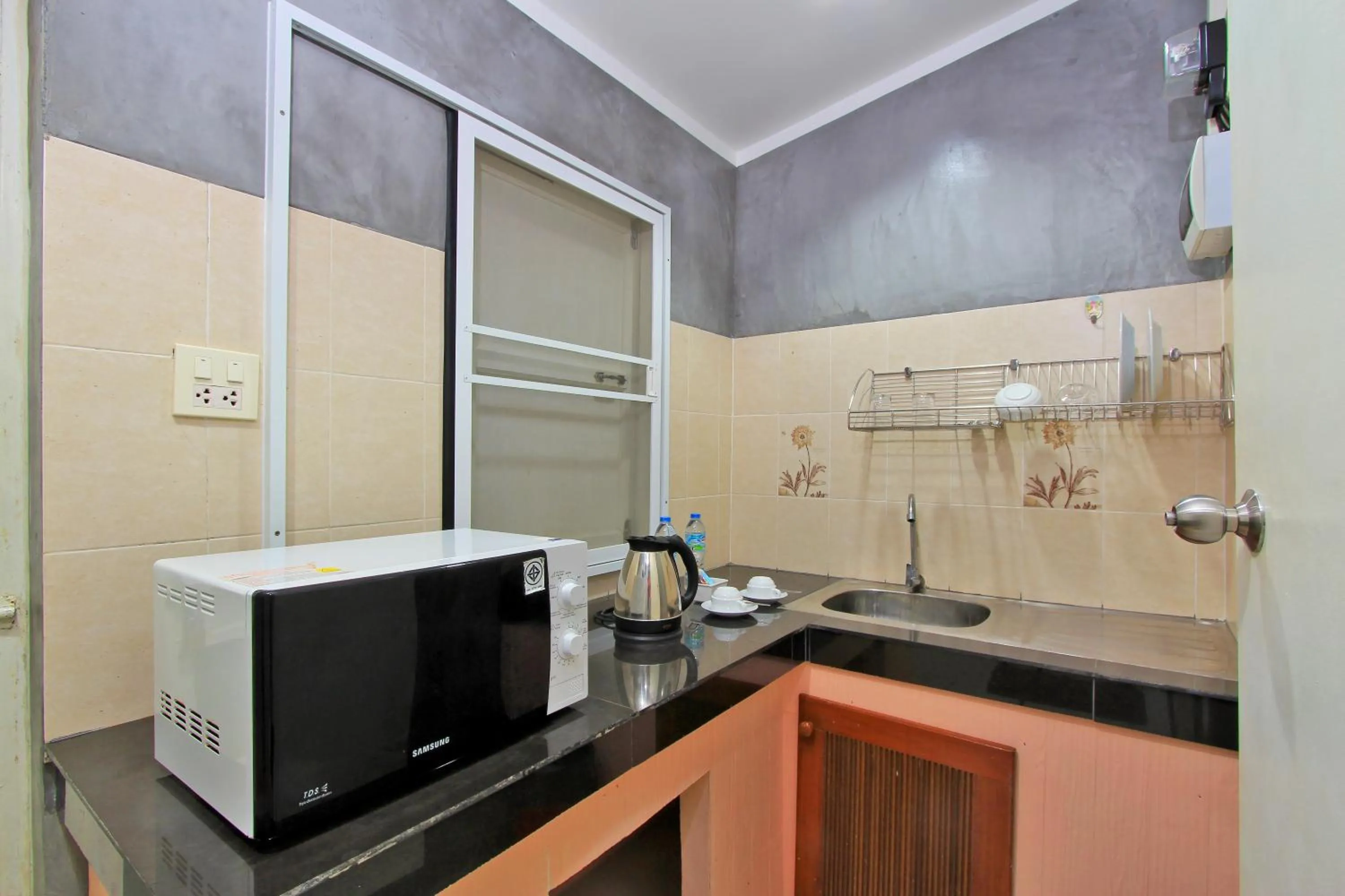 Kitchen or kitchenette in Maikhao Home Garden Bungalow