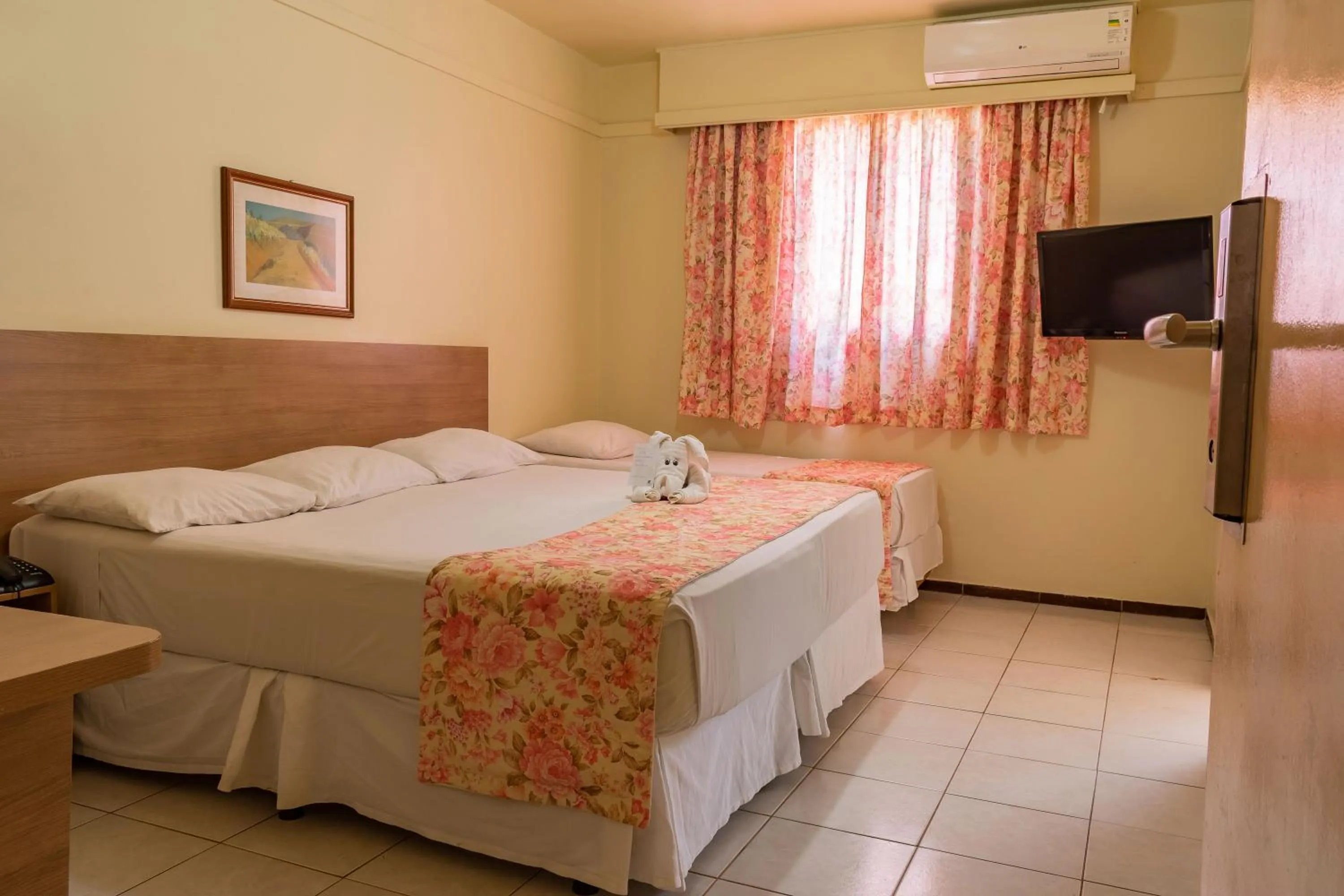Bedroom, Bed in Hotel Colonial Iguaçu