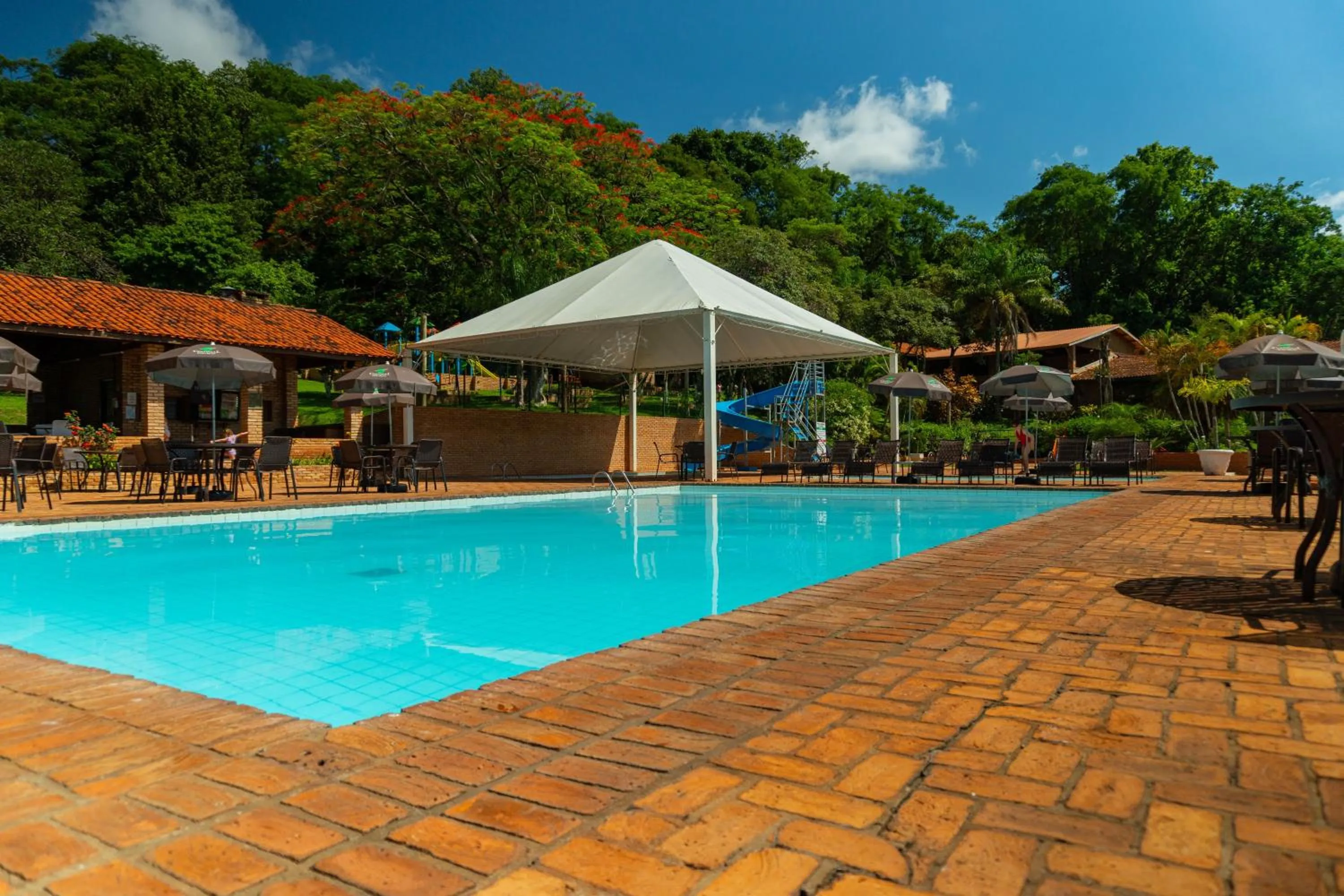 Swimming pool in Hotel Colonial Iguaçu