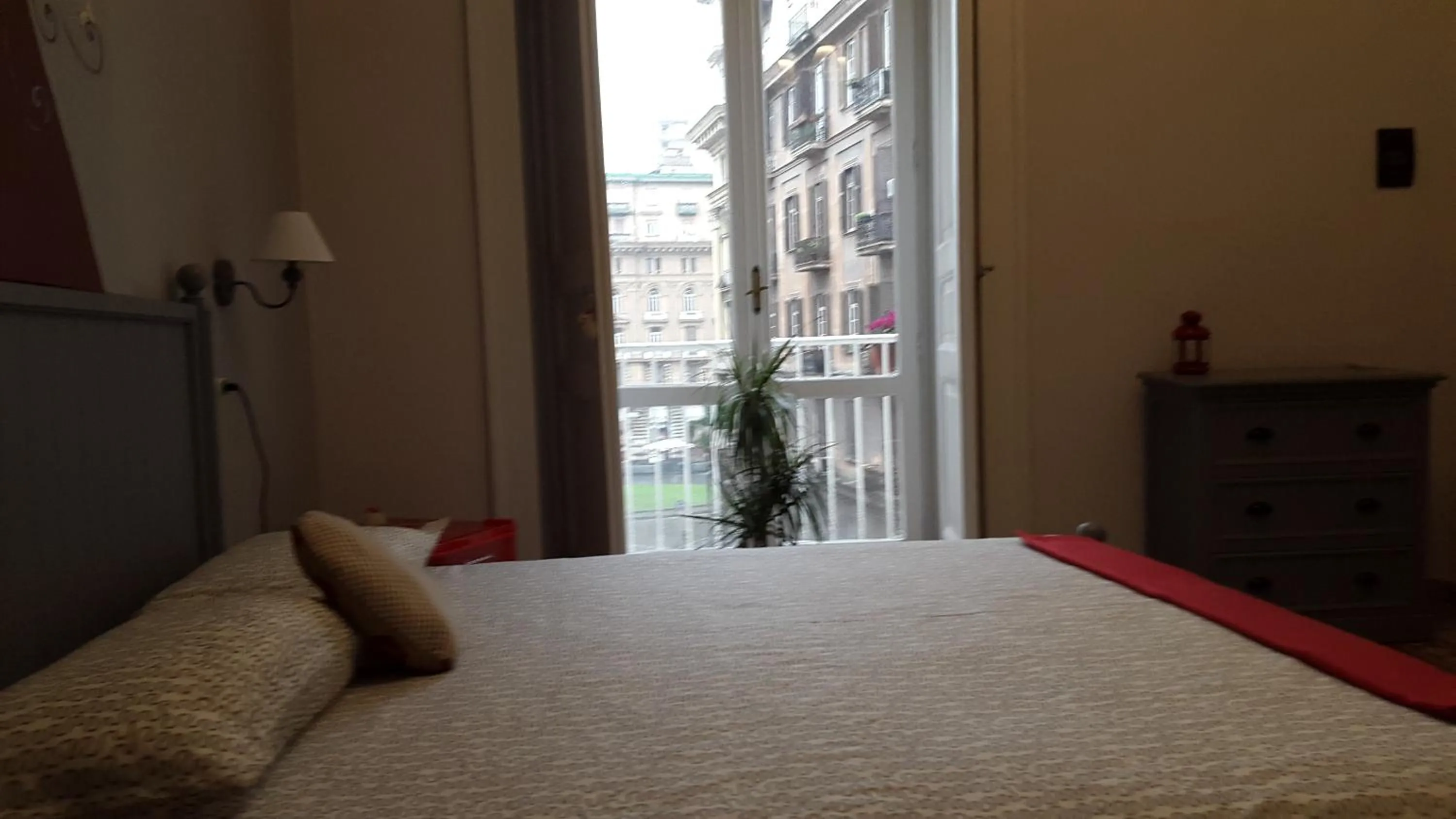 Photo of the whole room, Bed in Napul'art