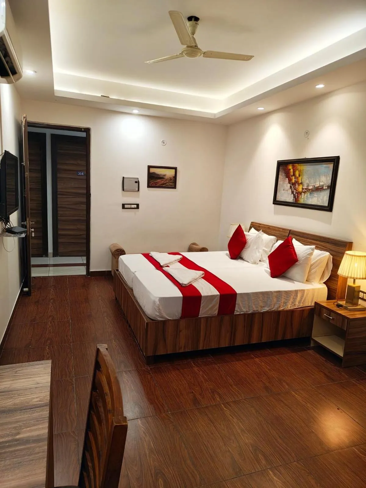 Bedroom, Bed in Hotel Grand Manor