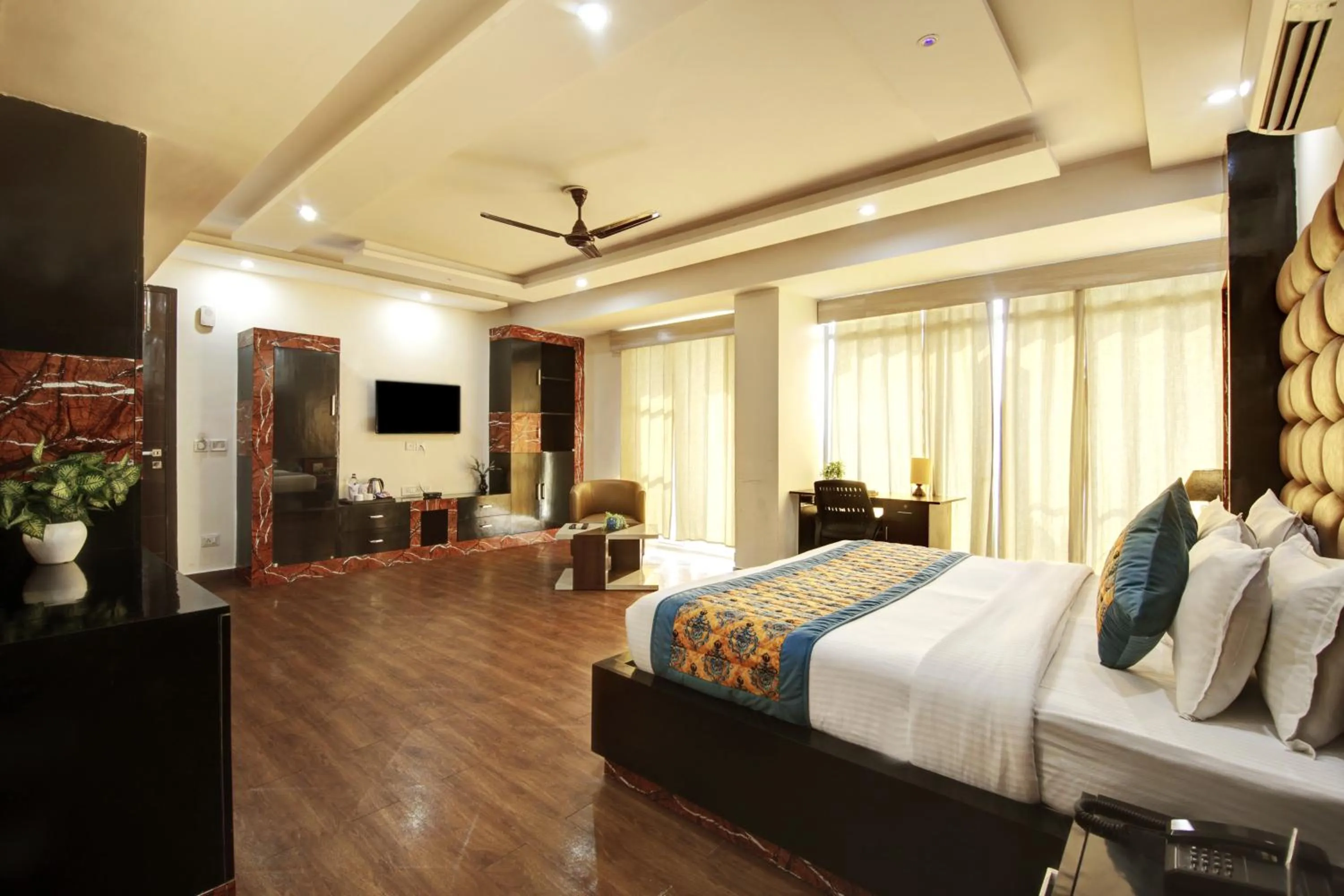 Photo of the whole room, Bed in Hotel Grand Manor