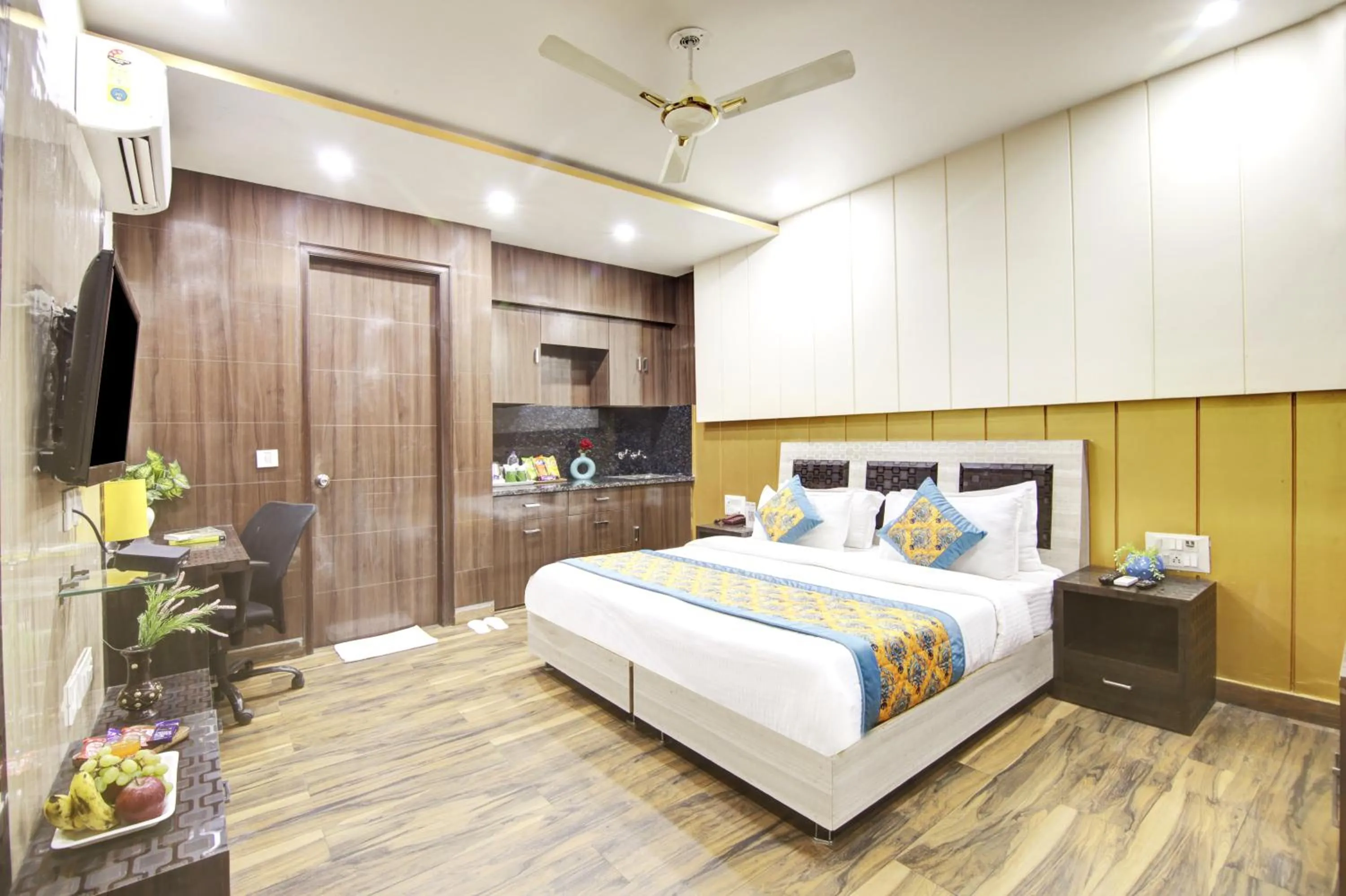 Bedroom, Bed in Hotel Grand Manor