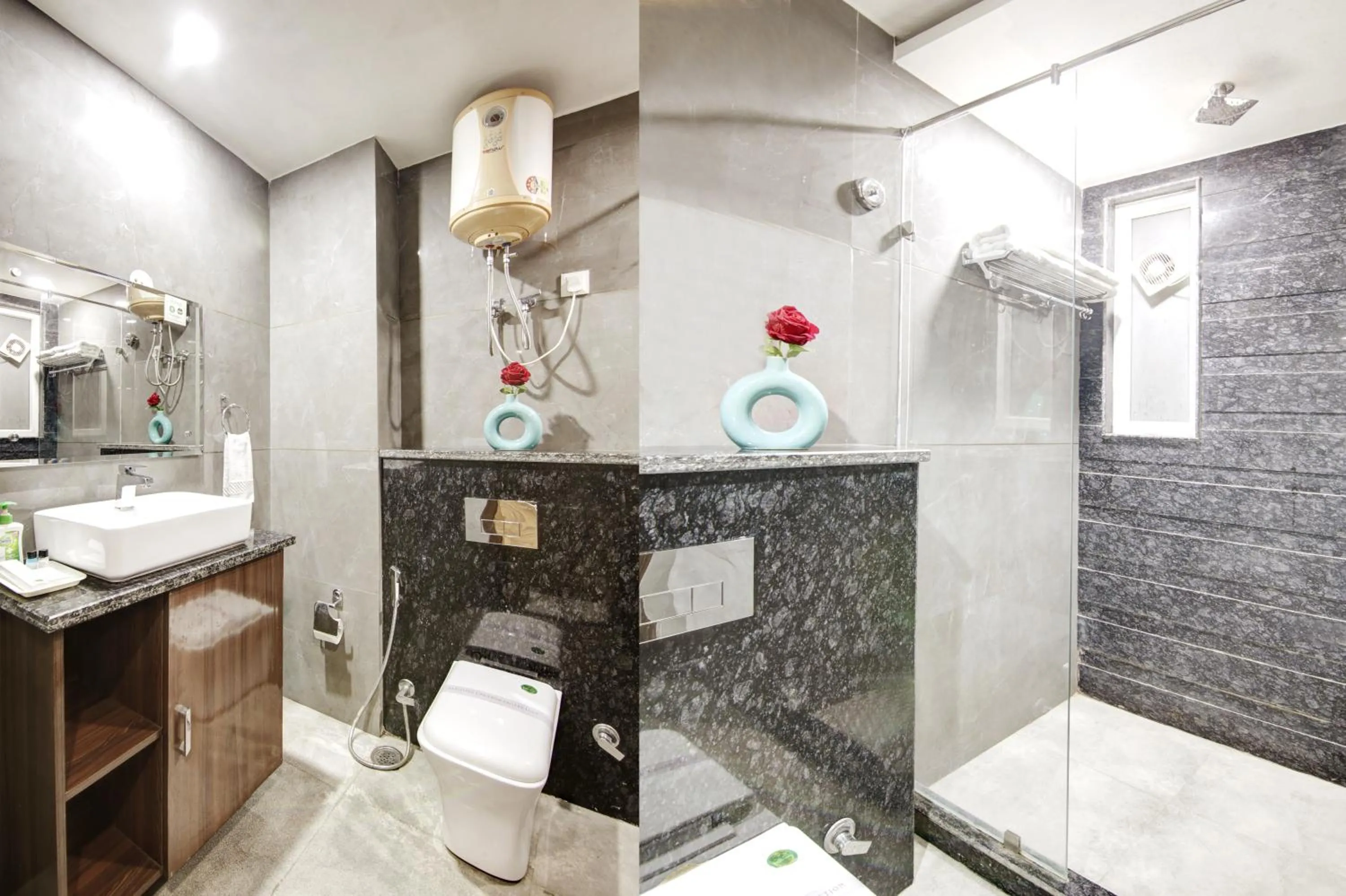 Bathroom in Hotel Grand Manor