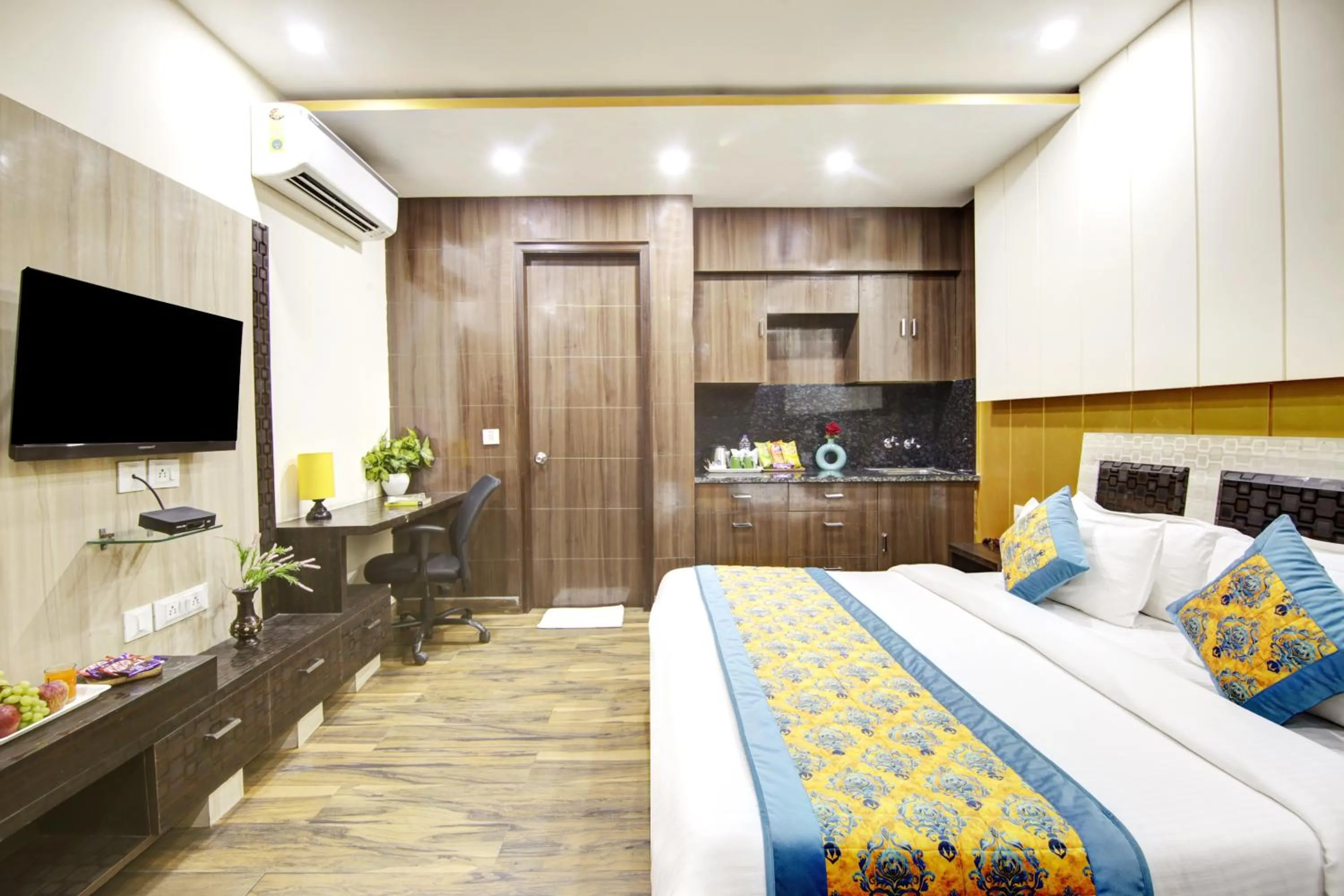 Bedroom, Bed in Hotel Grand Manor