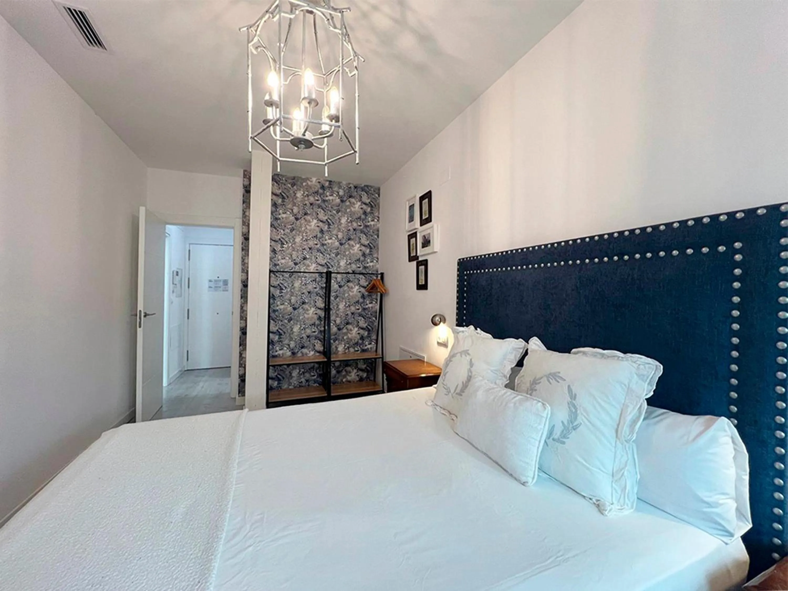 Bedroom, Bed in Apartamentos Realejo Campo del Príncipe 3000