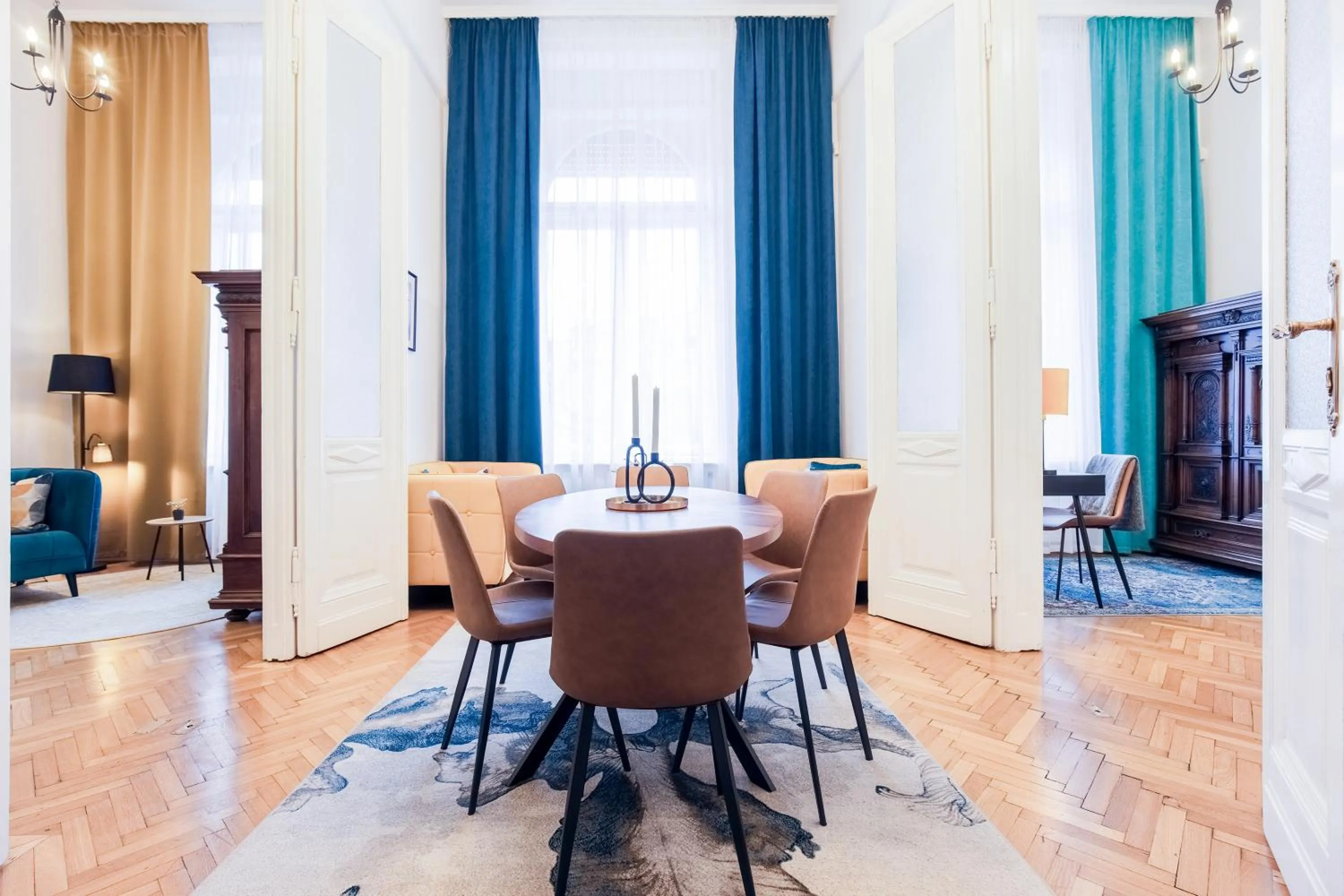 Dining area in Maverick Apartments