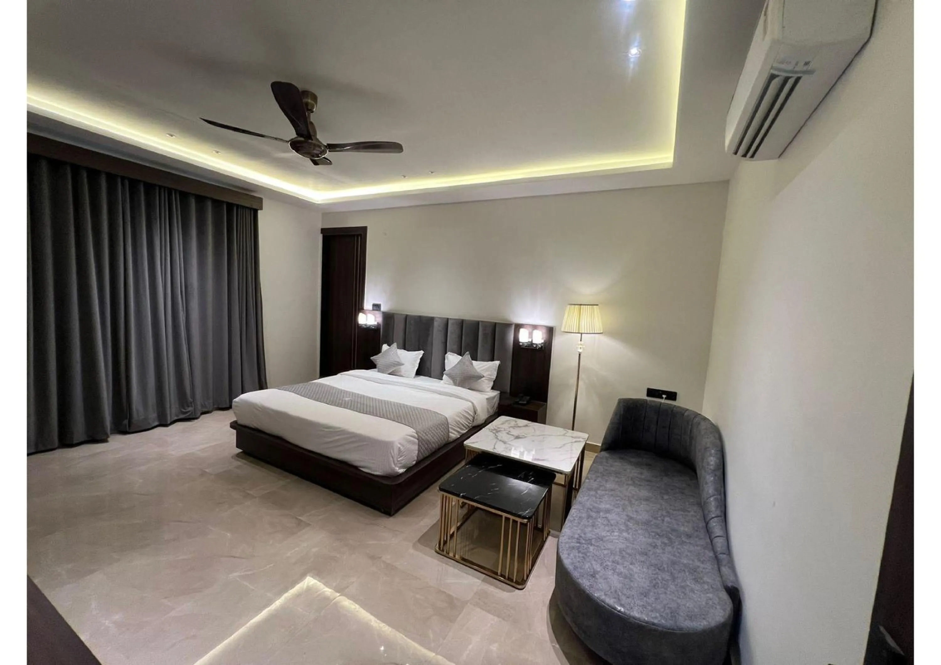 Bed in Hotel Majestic Grand By MNG Rooms