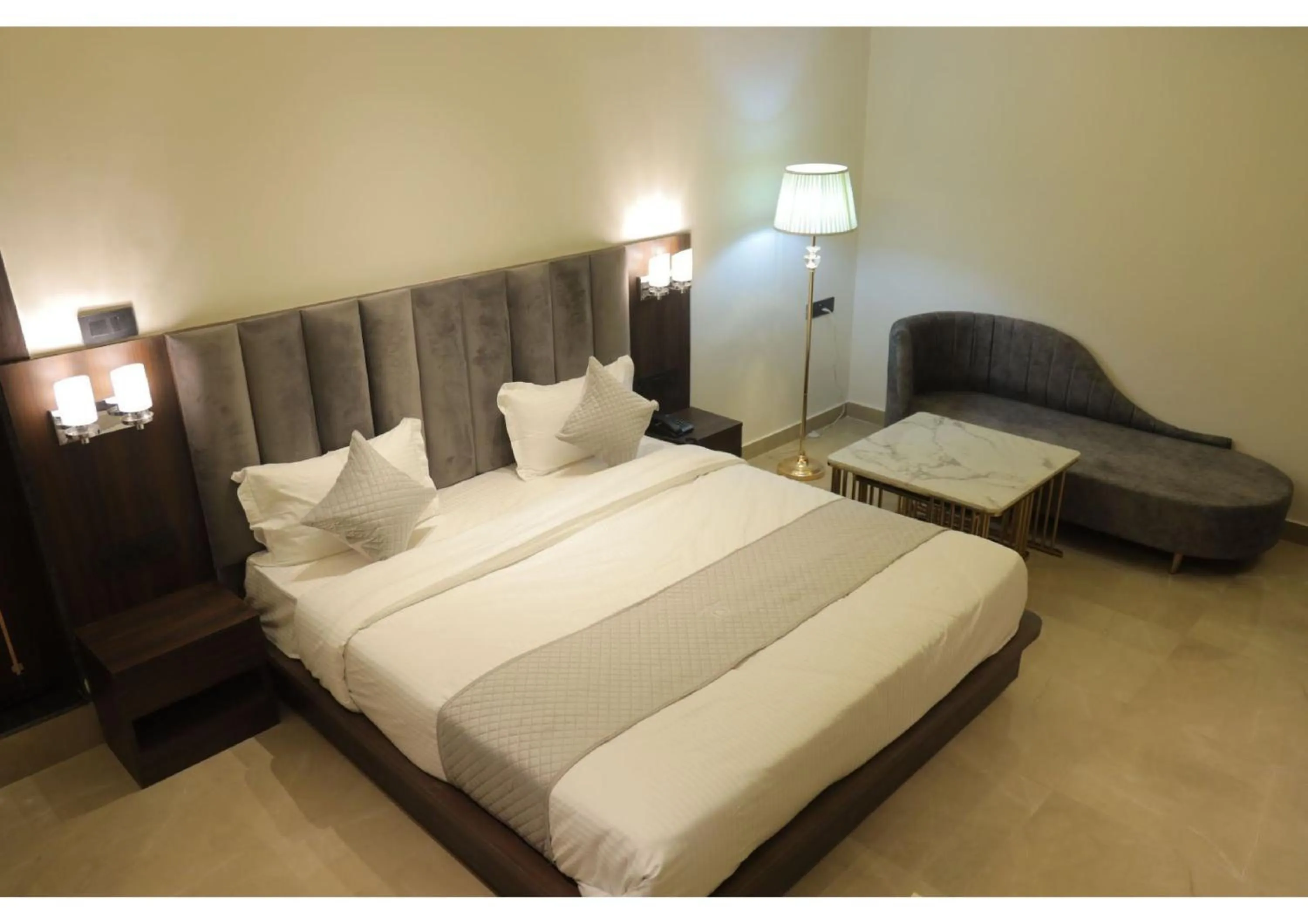 Bedroom in Hotel Majestic Grand By MNG Rooms