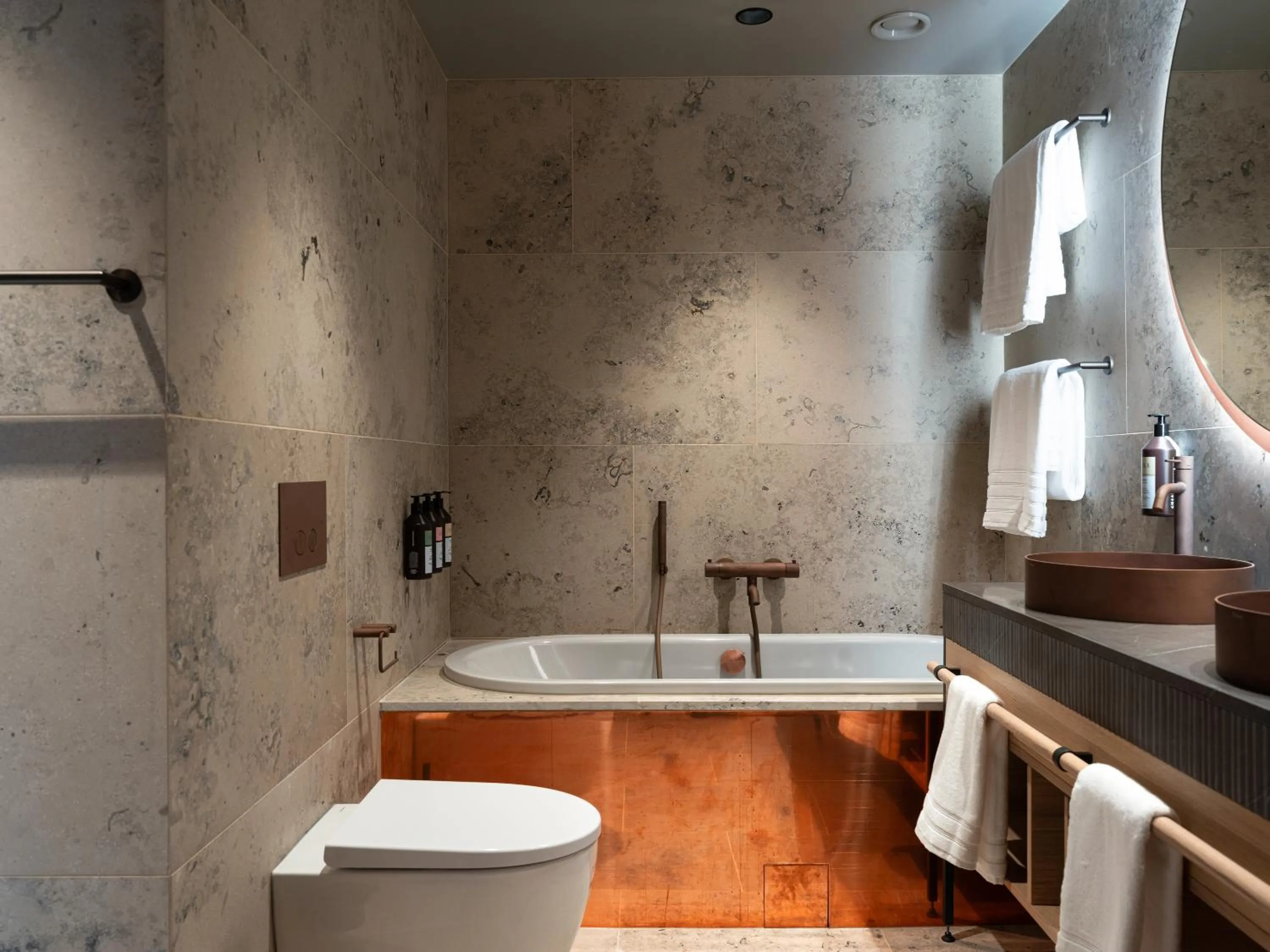 Toilet in Elite Hotel Frost - Hotel & Spa