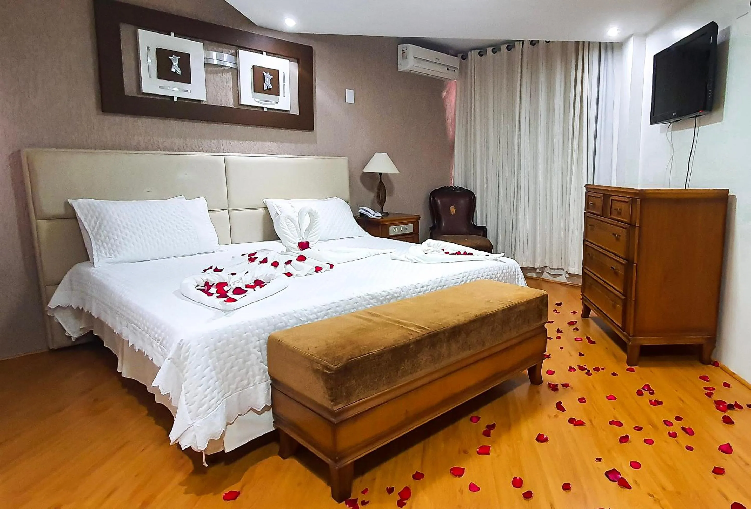 Photo of the whole room, Bed in Harbor Querência Hotel