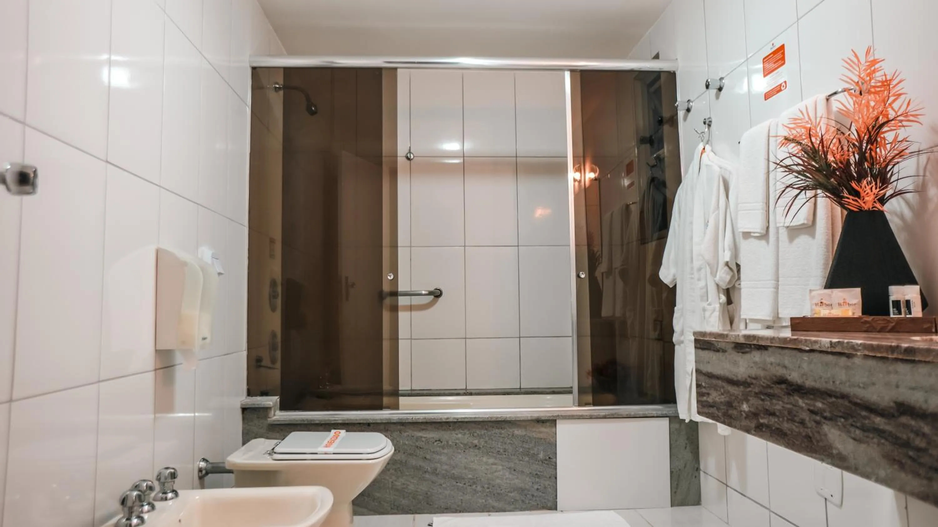 Photo of the whole room in Harbor Querência Hotel