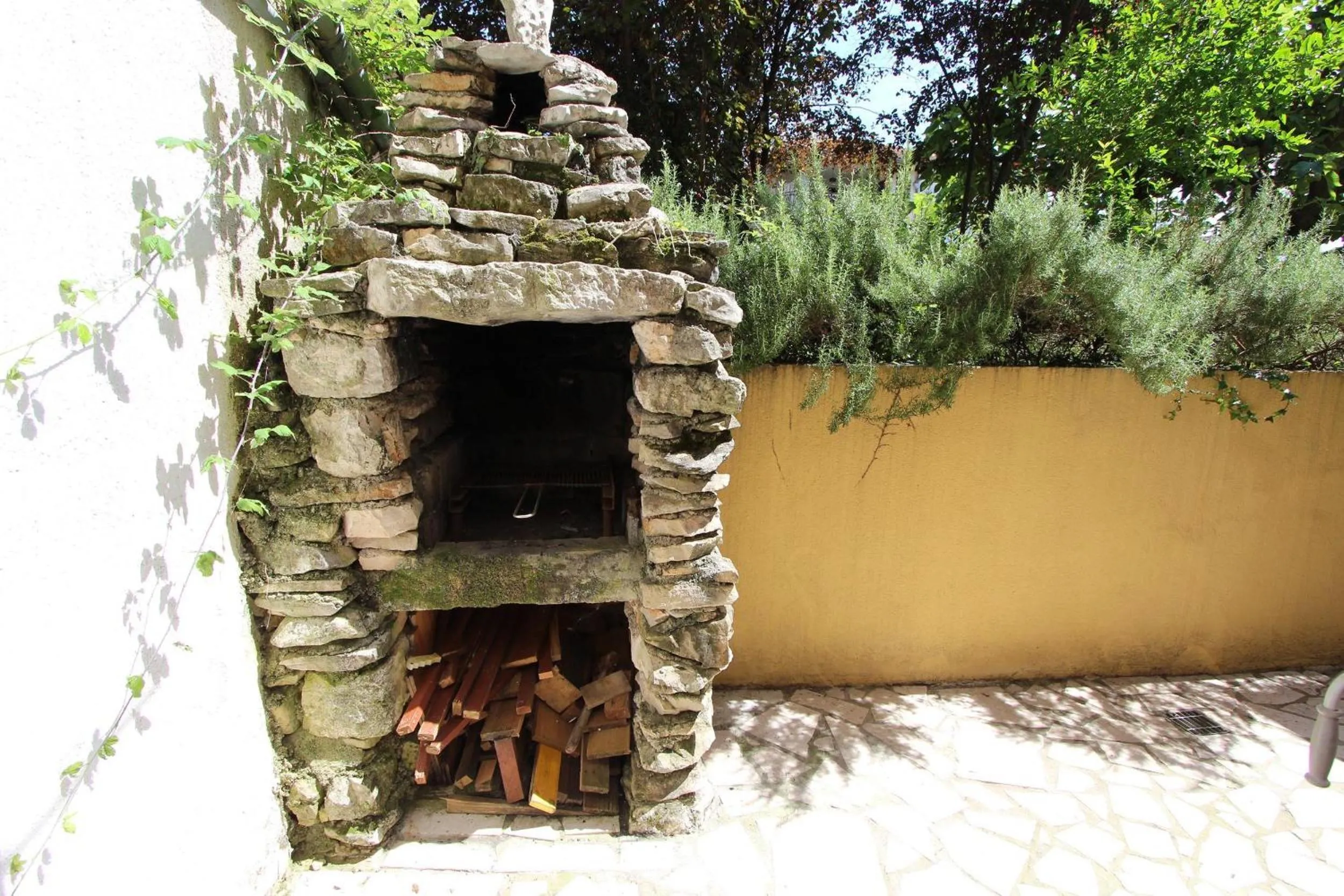 BBQ facilities in Apartments Lora