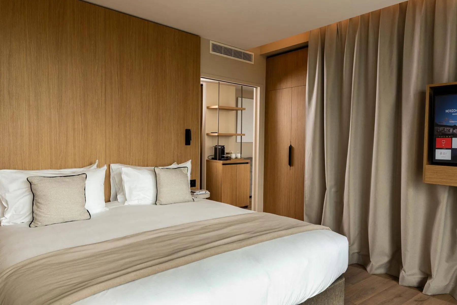 Bedroom, Bed in Hôtel Horizon Resort Massane & Spa