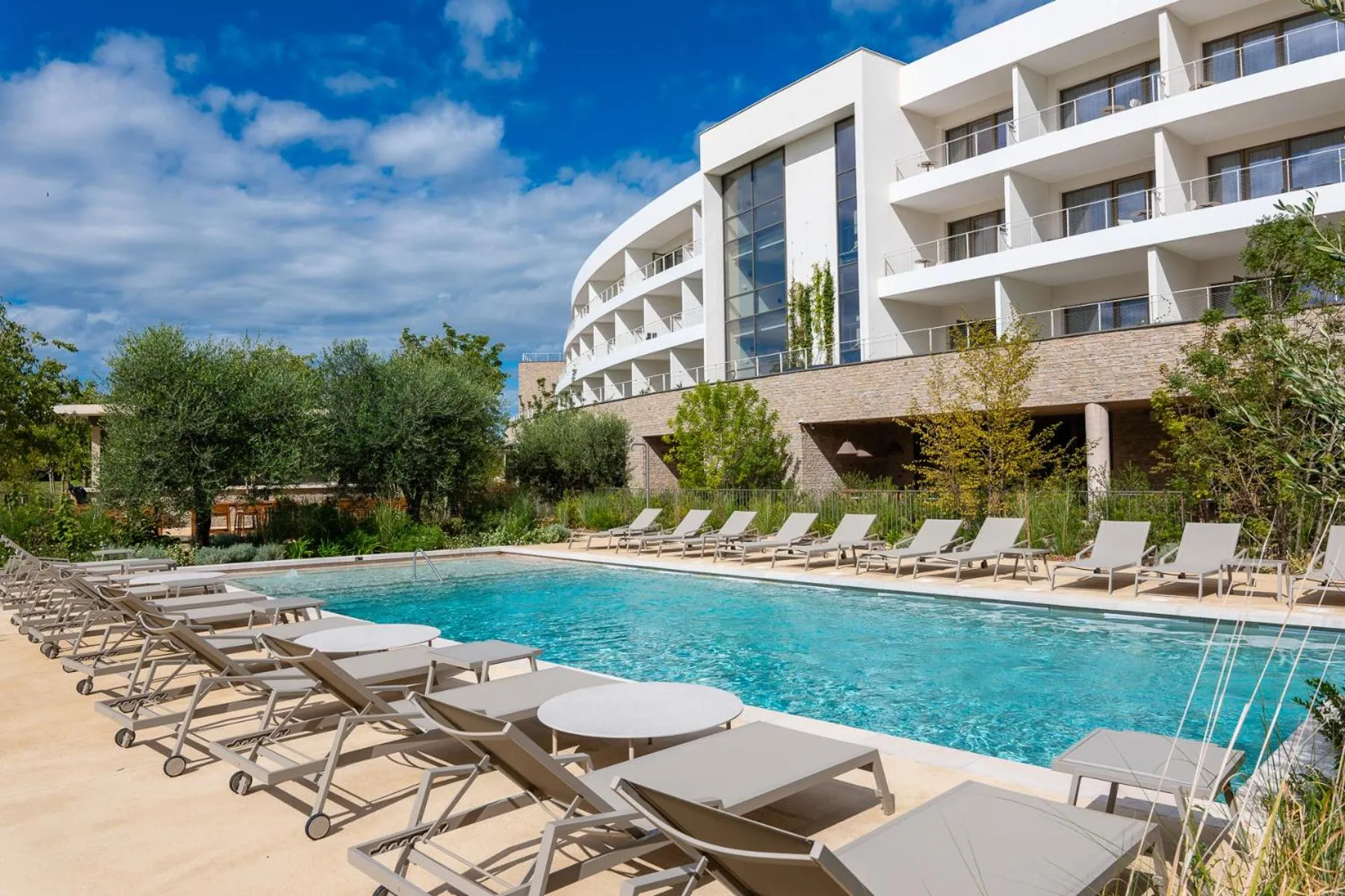 Property building in Hôtel Horizon Resort Massane & Spa