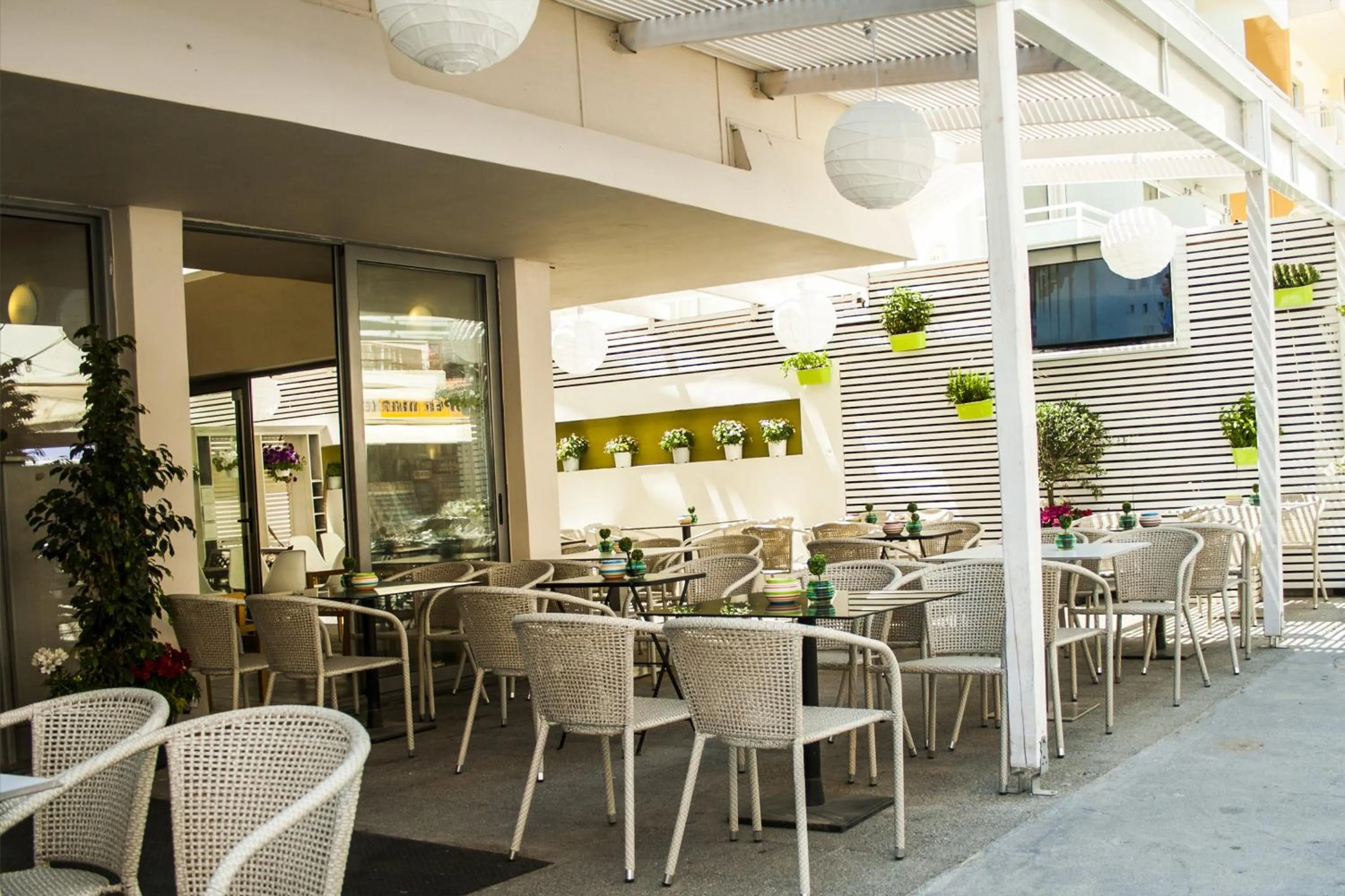 Restaurant/places to eat in Svea Hotel