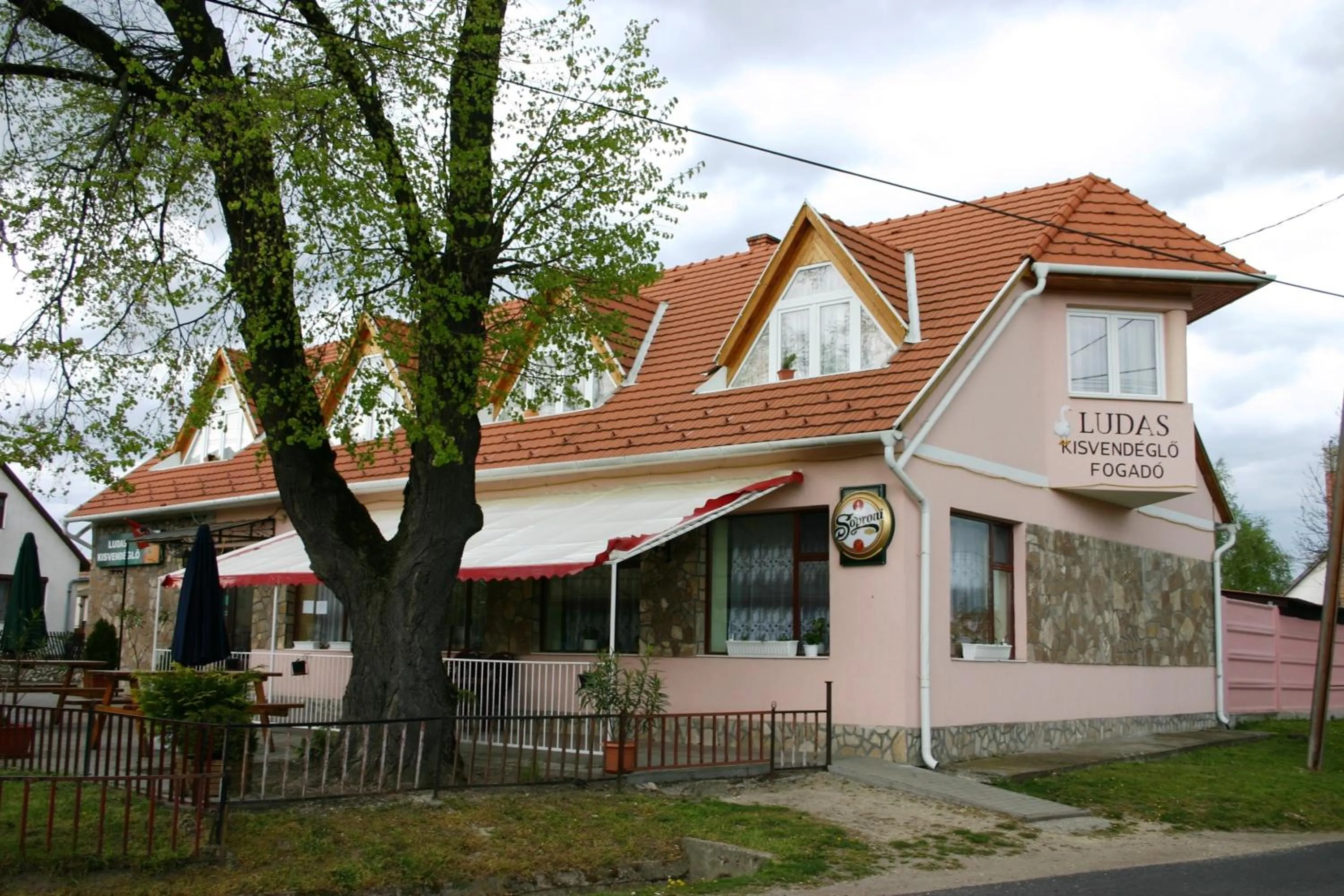 Property building in Ludas Fogadó