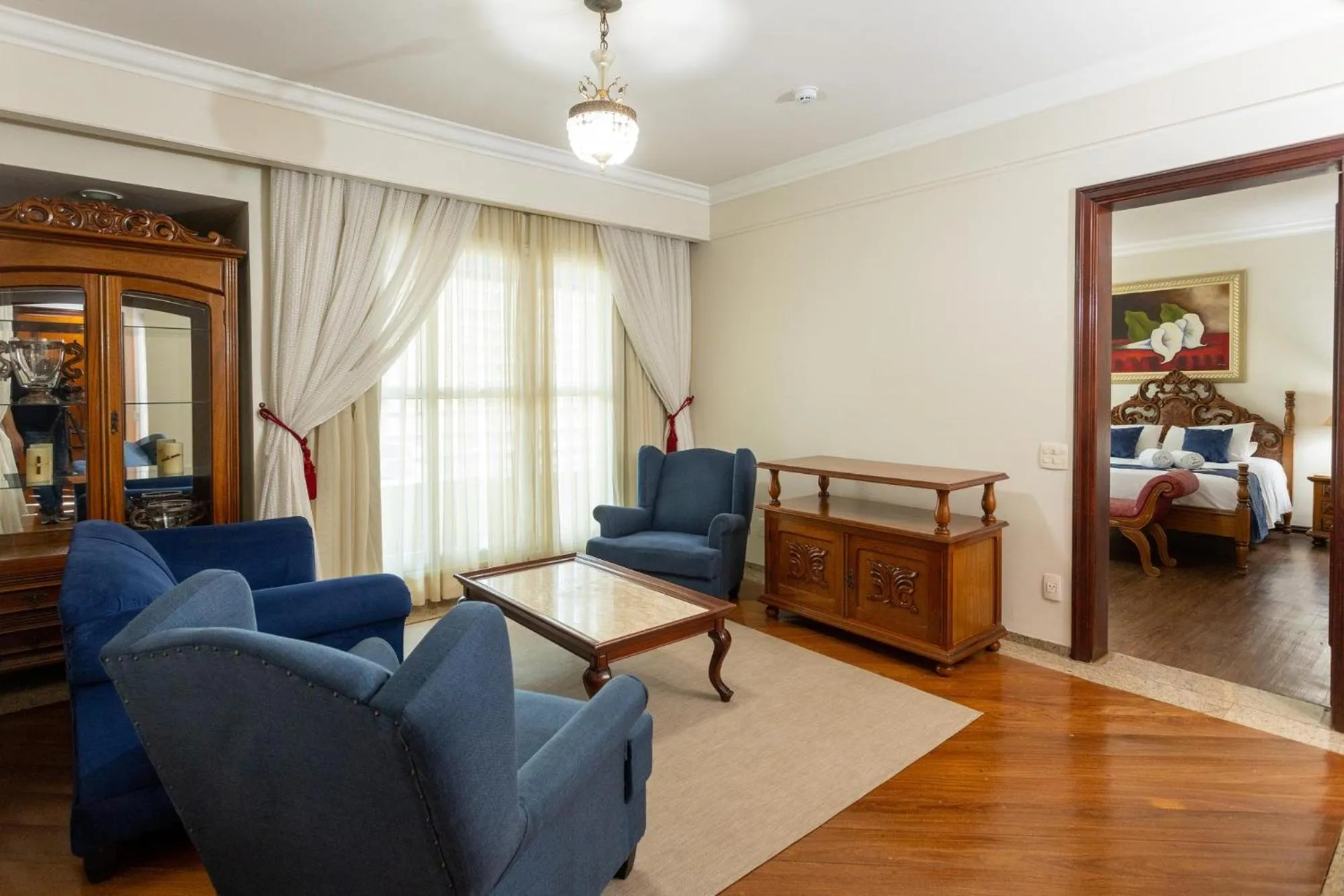 Living room, Bed in Hotel Euro Suite Campinas by Nacional Inn - Próximo ao Cambuí