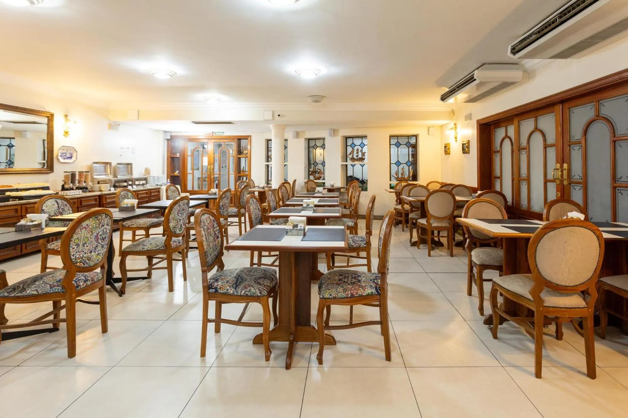 Restaurant/places to eat in Hotel Euro Suite Campinas by Nacional Inn - Próximo ao Cambuí