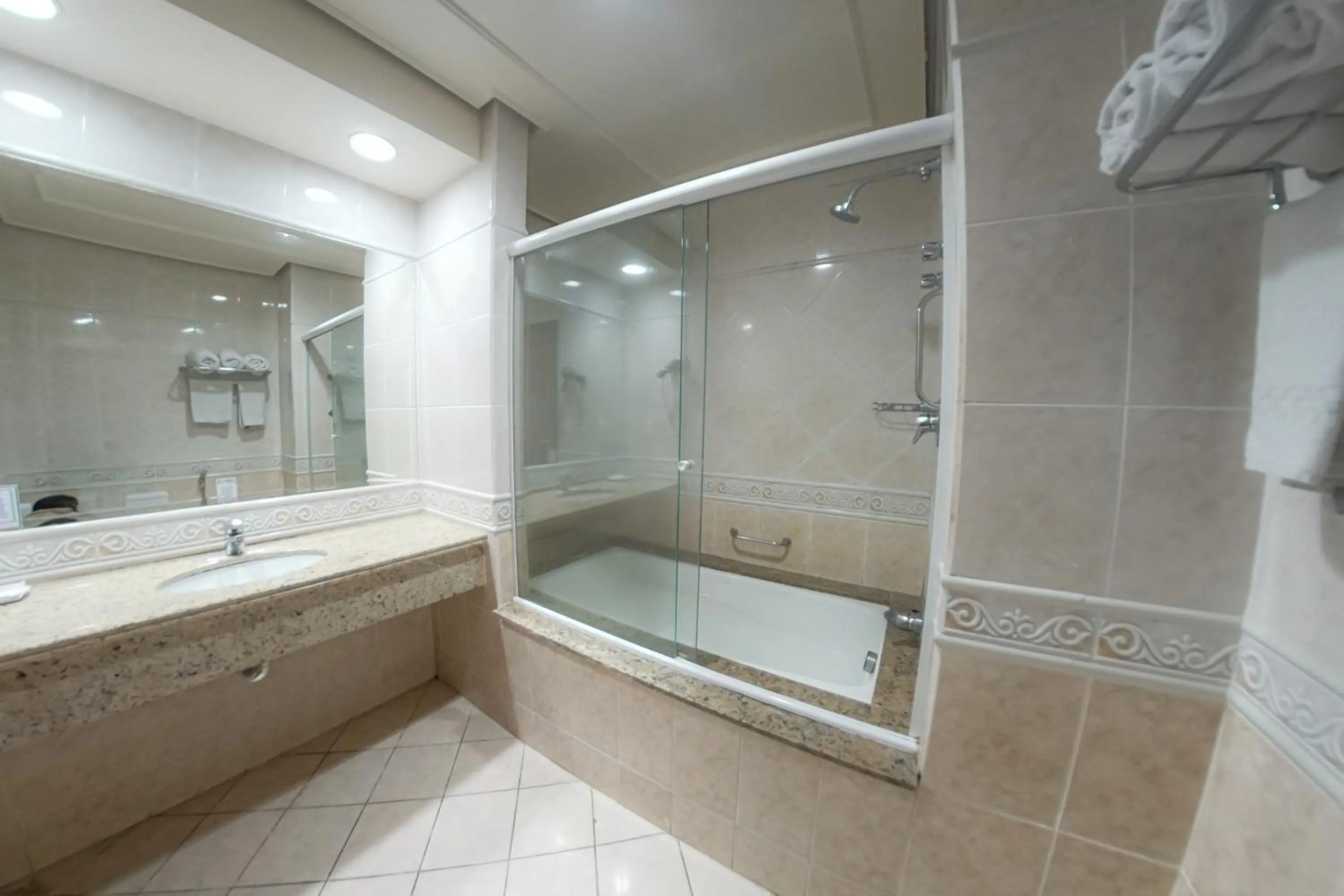 Property building in Hotel Euro Suite Campinas by Nacional Inn - Próximo ao Cambuí