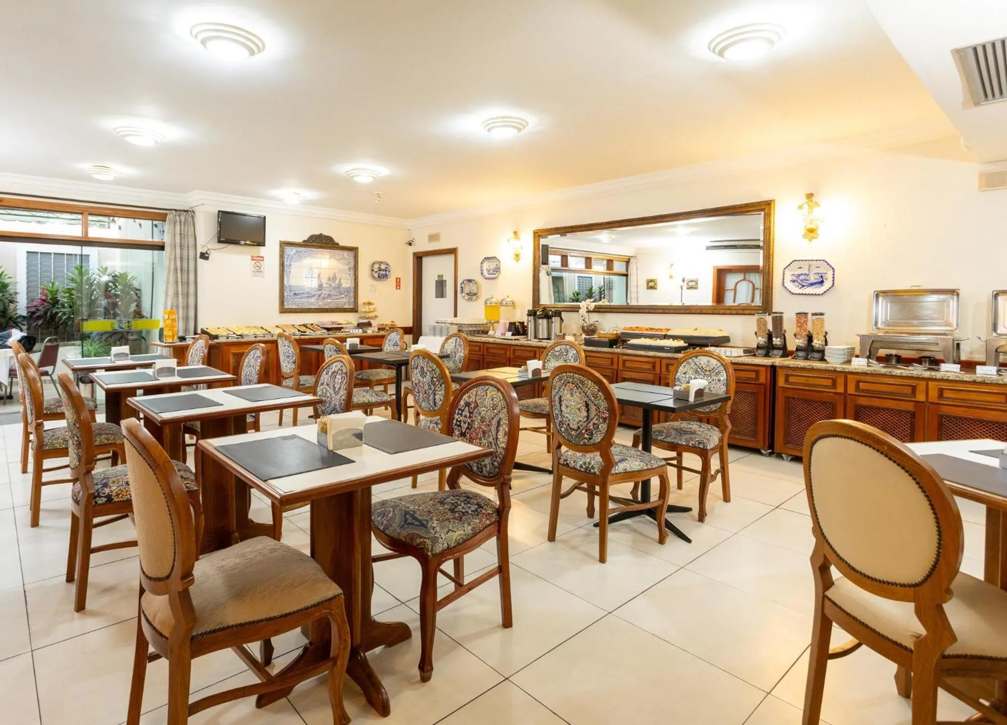 Restaurant/places to eat in Hotel Euro Suite Campinas by Nacional Inn - Próximo ao Cambuí