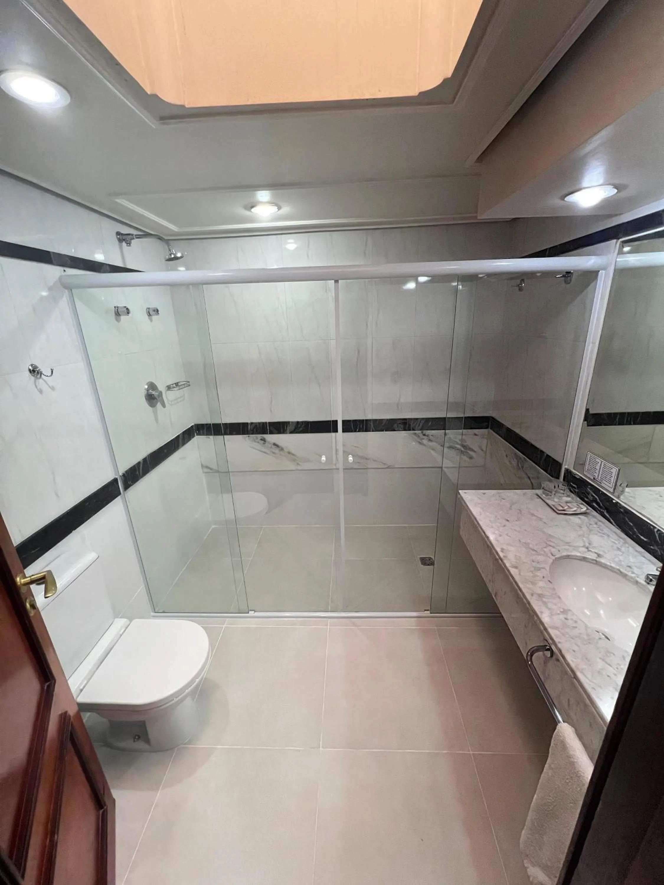 Bathroom in Hotel Euro Suite Campinas by Nacional Inn - Próximo ao Cambuí