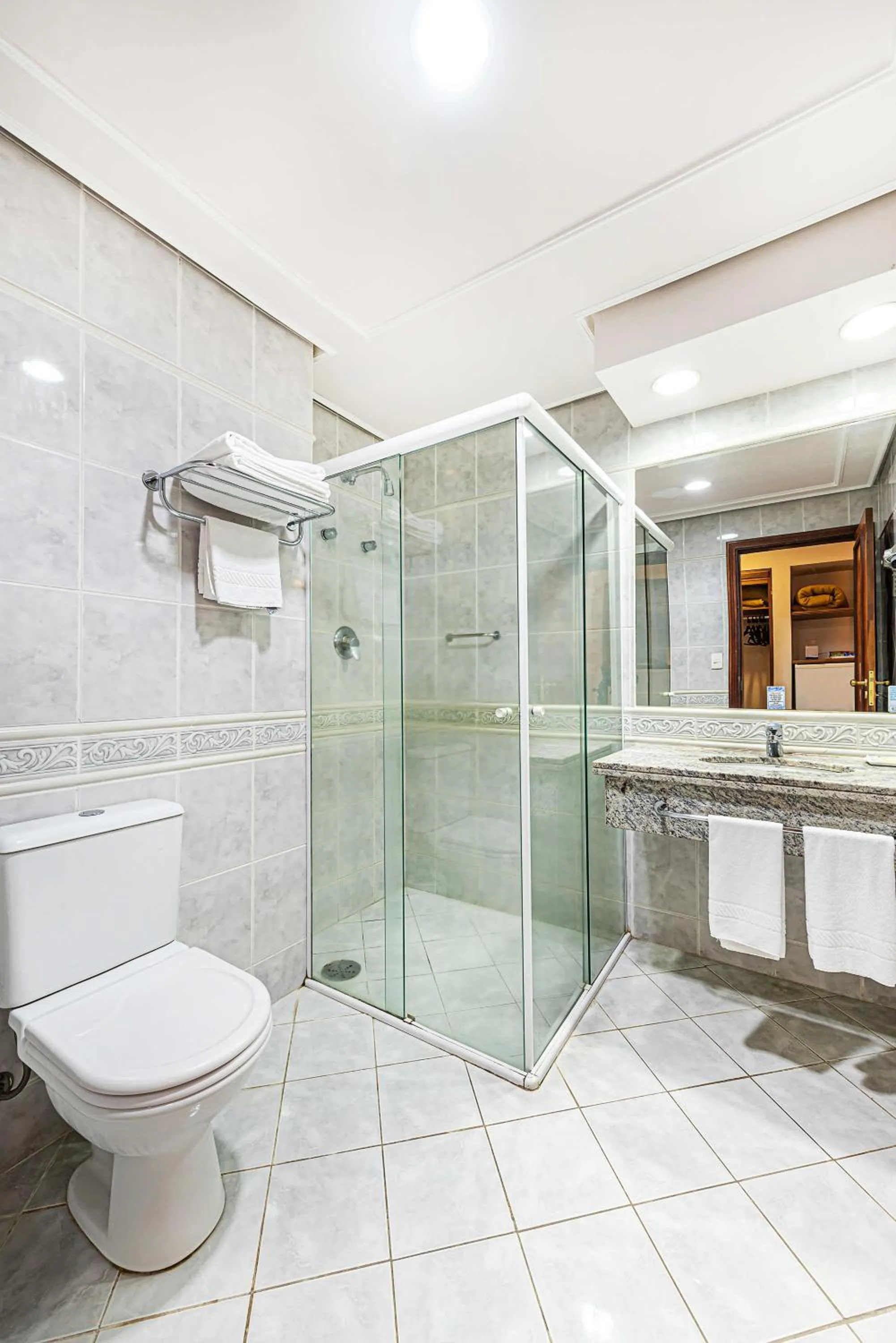 Bathroom in Hotel Euro Suite Campinas by Nacional Inn - Próximo ao Cambuí