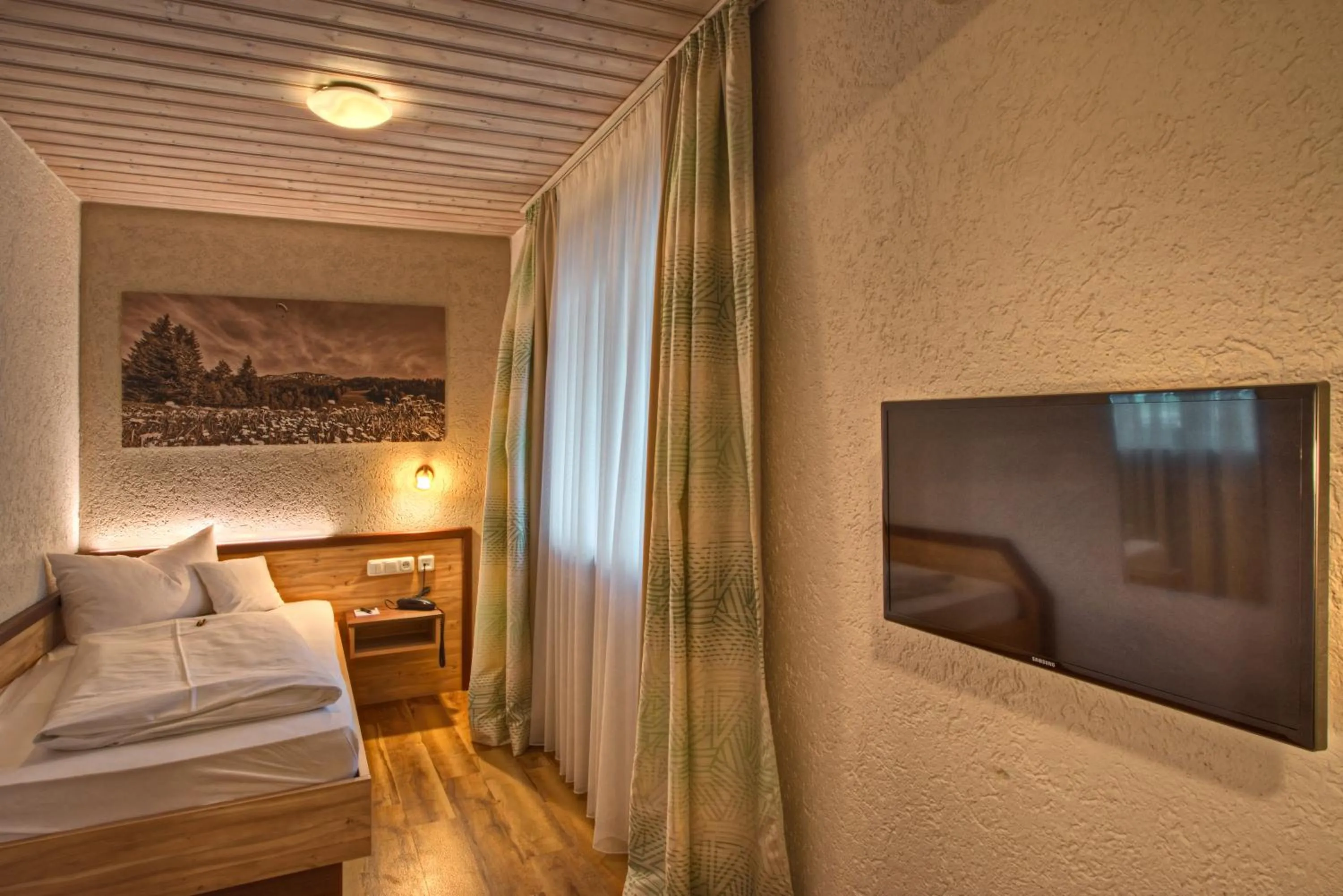 Bed in H+ Hotel Oberstaufen