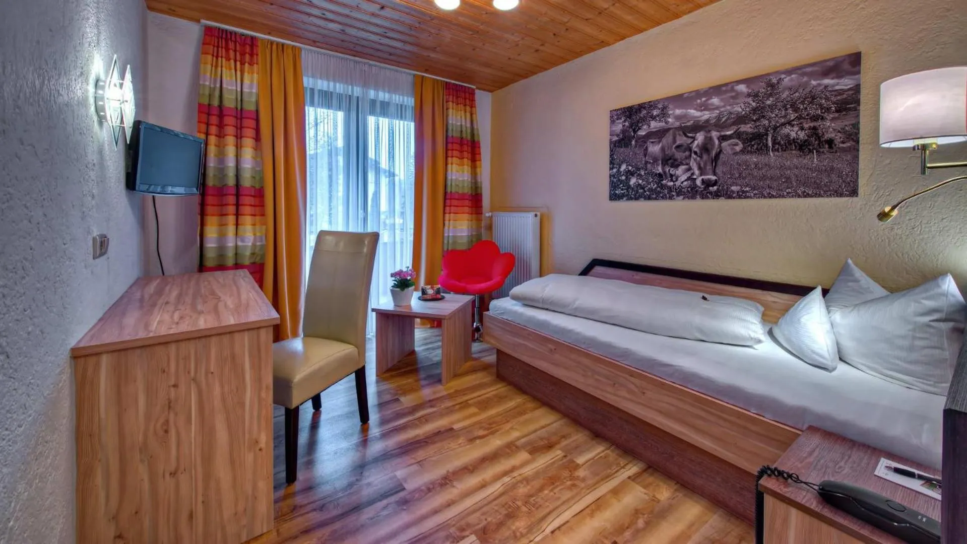 Photo of the whole room, Bed in H+ Hotel Oberstaufen