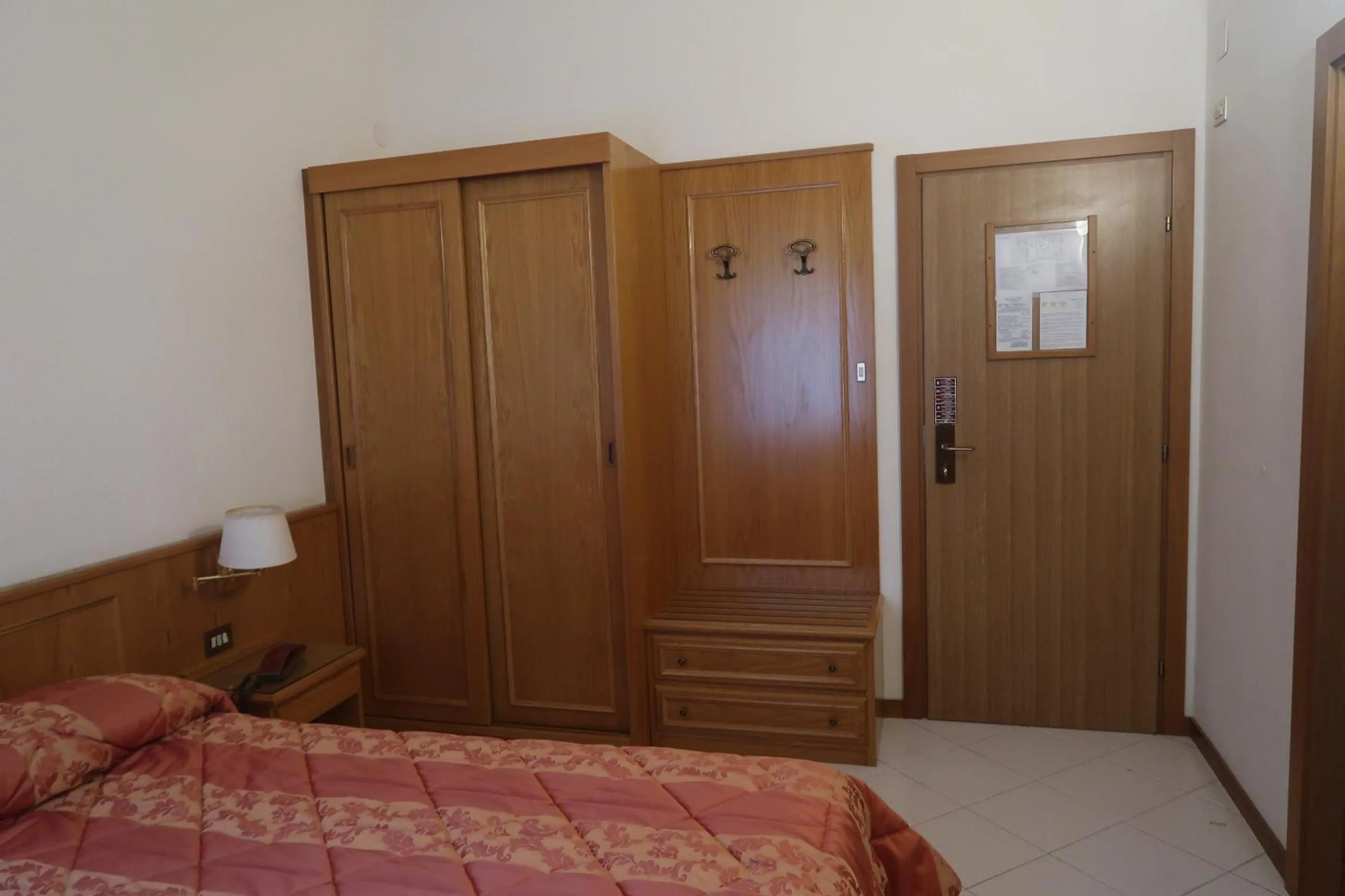 Photo of the whole room, Bed in Hotel Garni del Lago