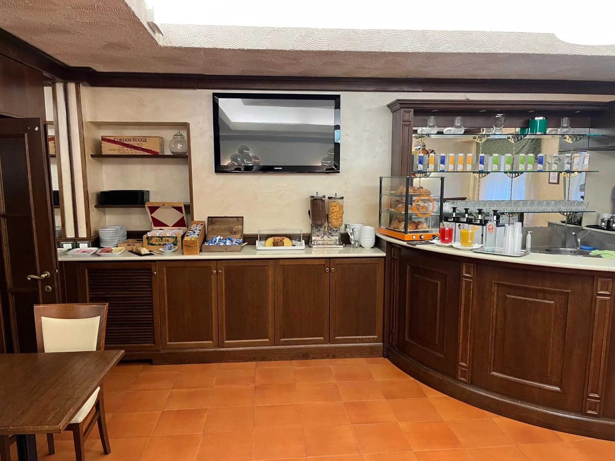 Breakfast in Hotel Garni del Lago