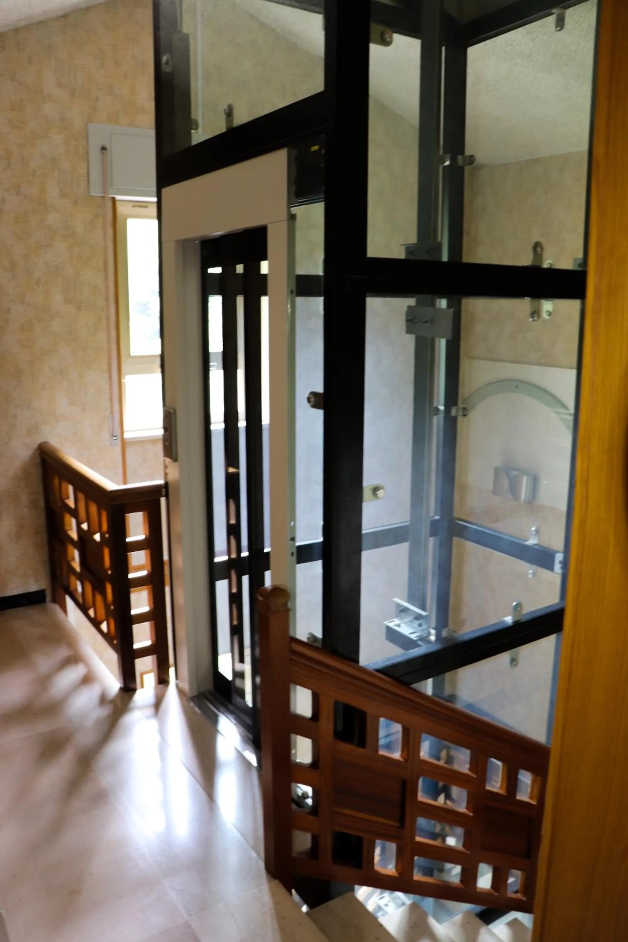 elevator in Hotel Garni del Lago