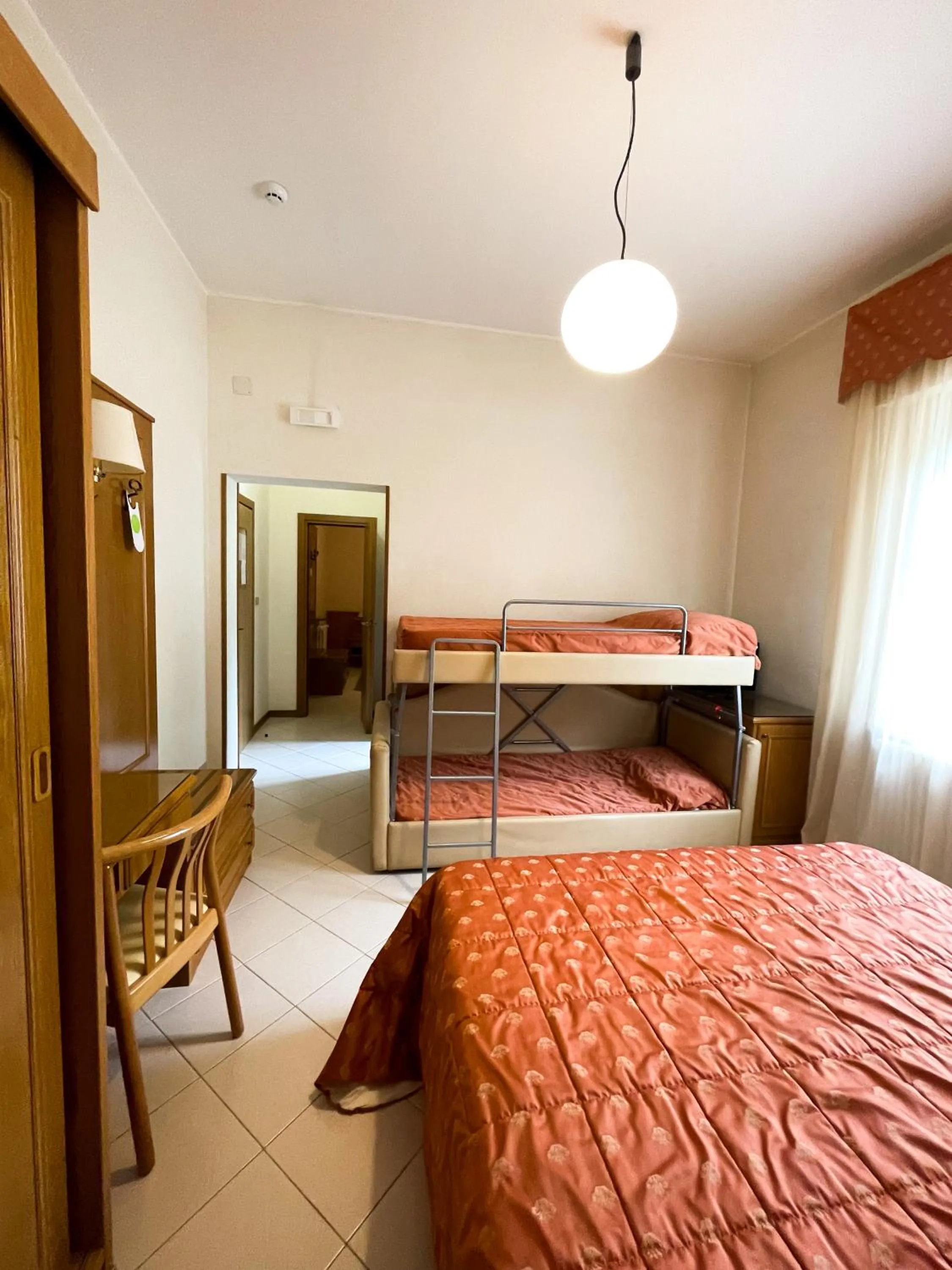 Bedroom, Bed in Hotel Garni del Lago