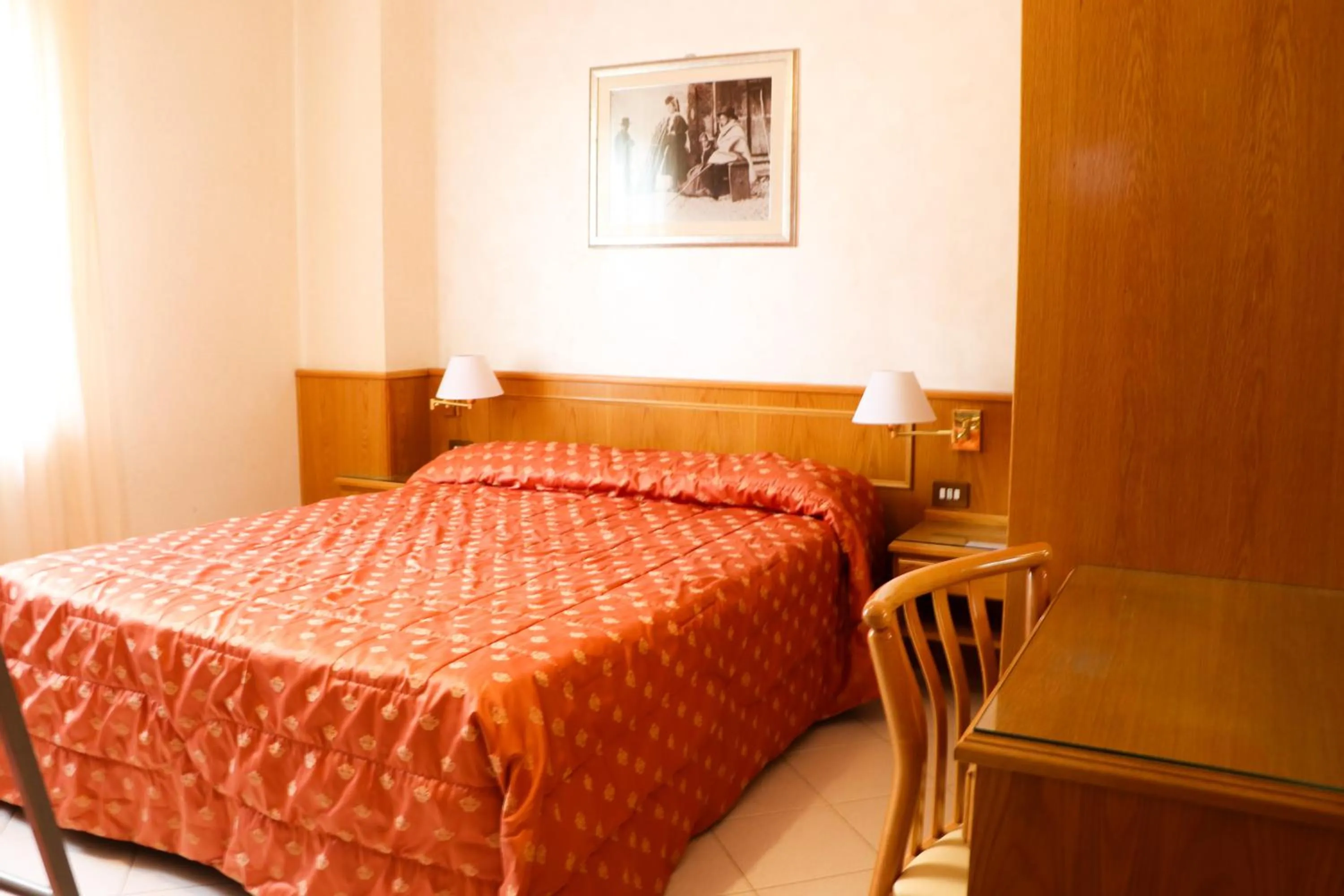 Bed in Hotel Garni del Lago