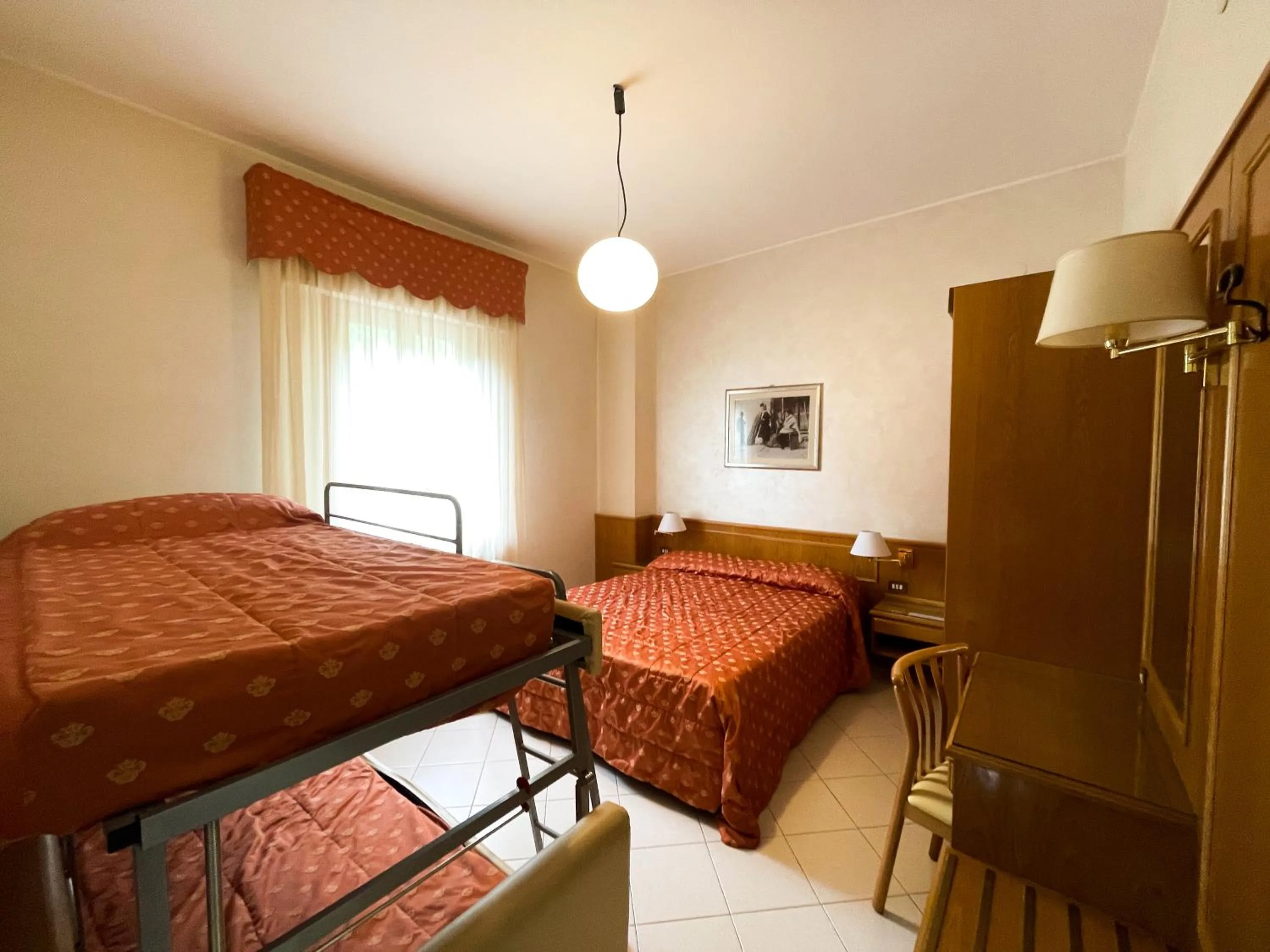 Bedroom, Bed in Hotel Garni del Lago