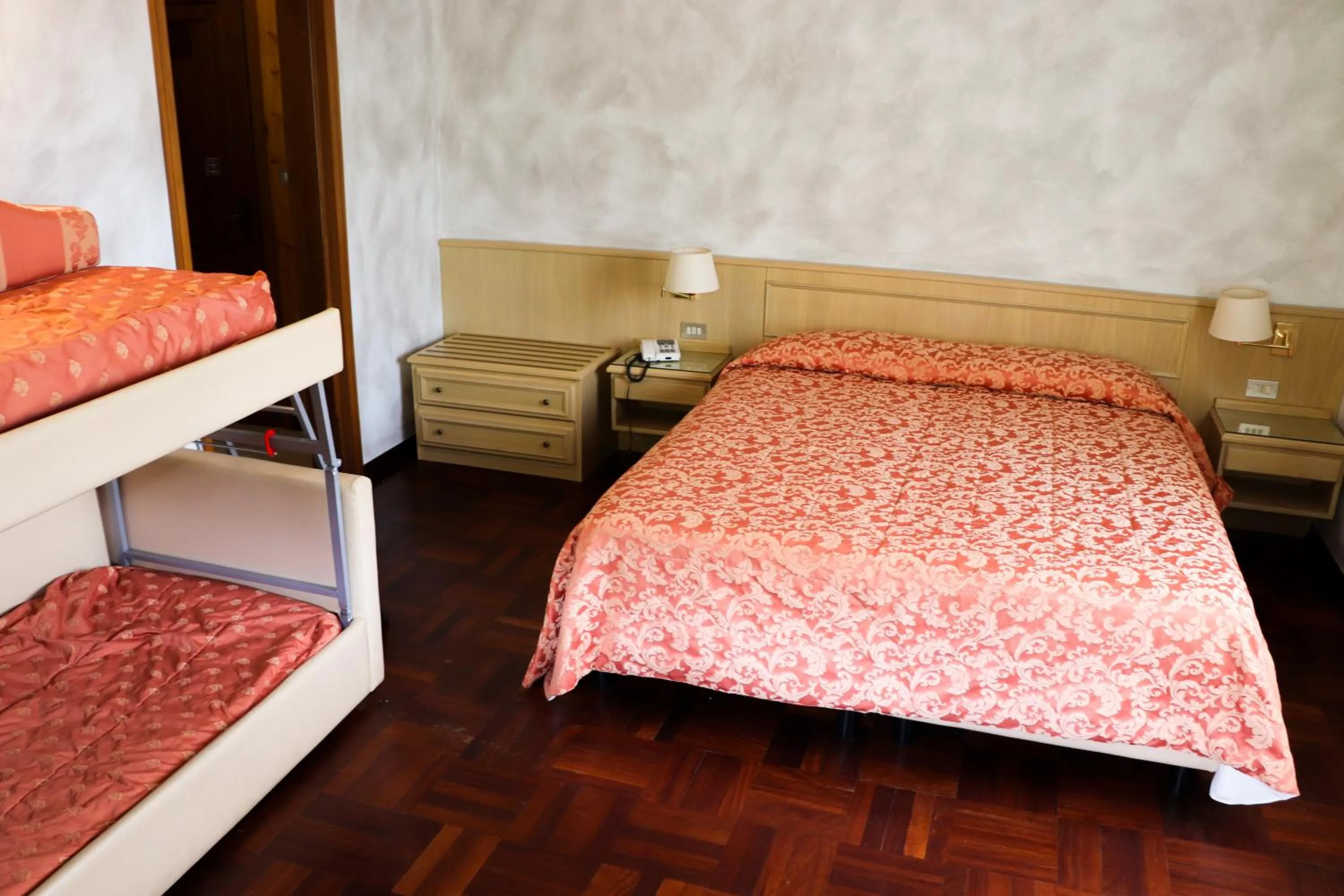 Bed in Hotel Garni del Lago