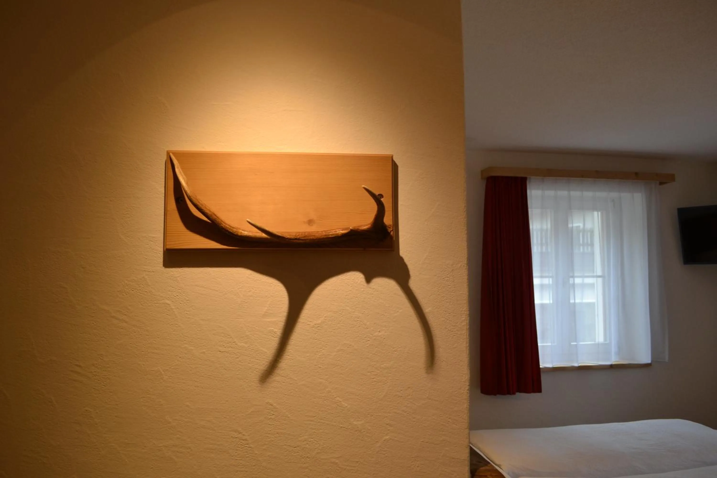 Photo of the whole room, Bed in B&B Chasa Arfusch