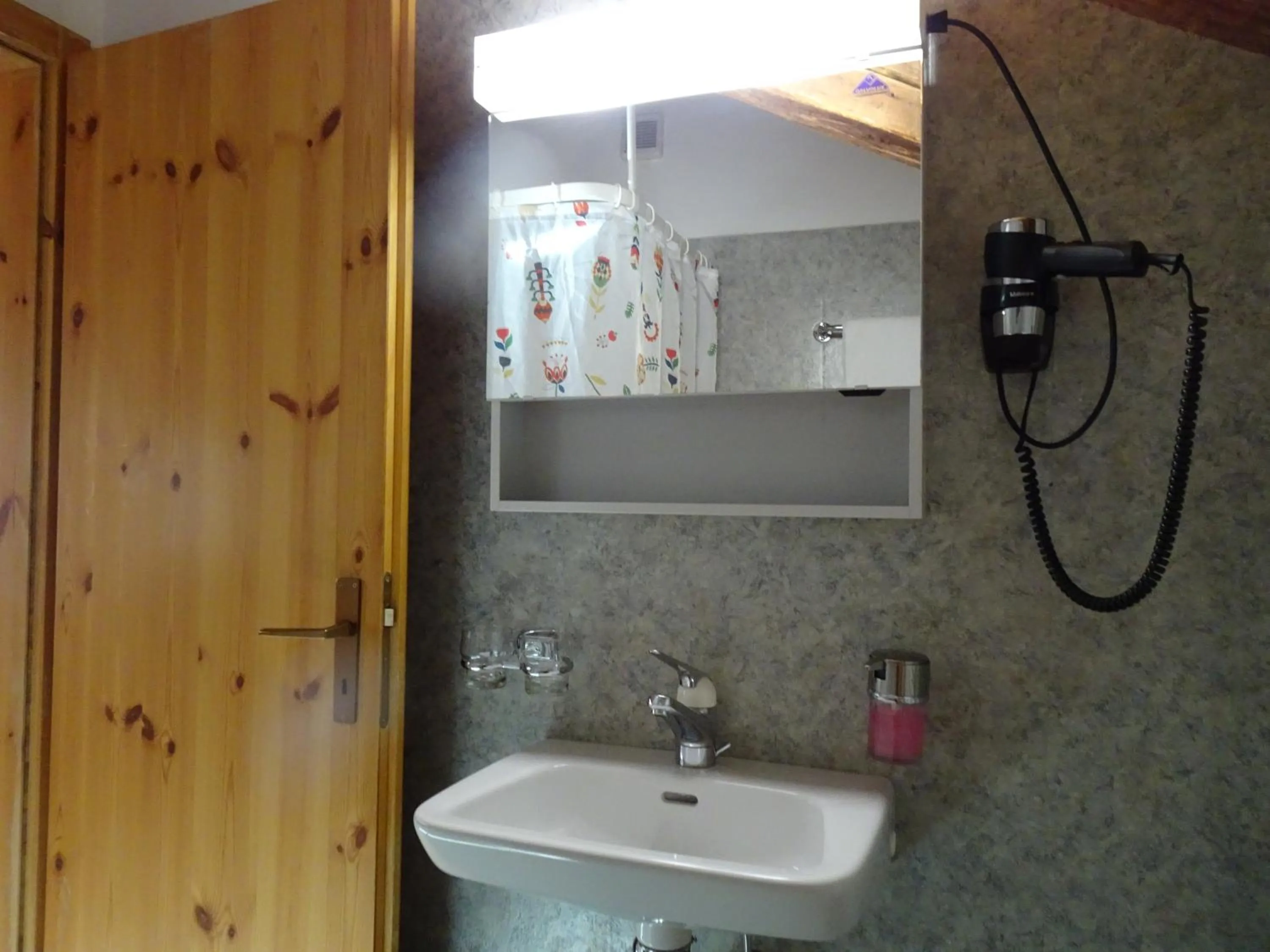 Bathroom in B&B Chasa Arfusch