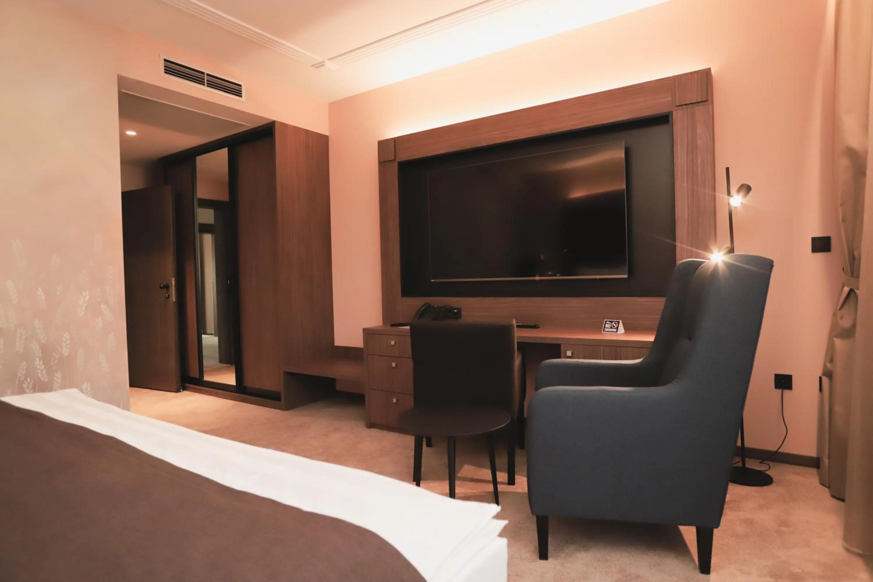 TV and multimedia, Bed in Hotel Bernarda