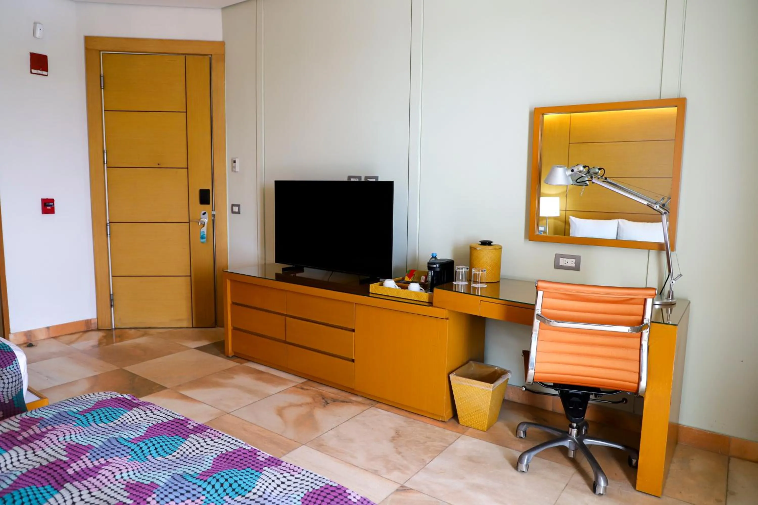 TV and multimedia, Bed in Palacio Mundo Imperial Riviera Diamante Acapulco All Inclusive