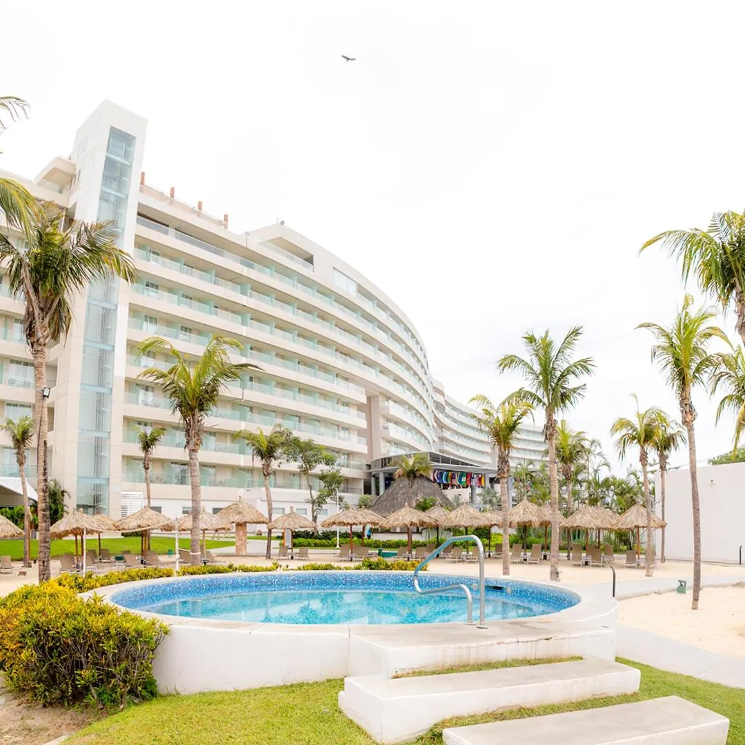 Day in Palacio Mundo Imperial Riviera Diamante Acapulco All Inclusive