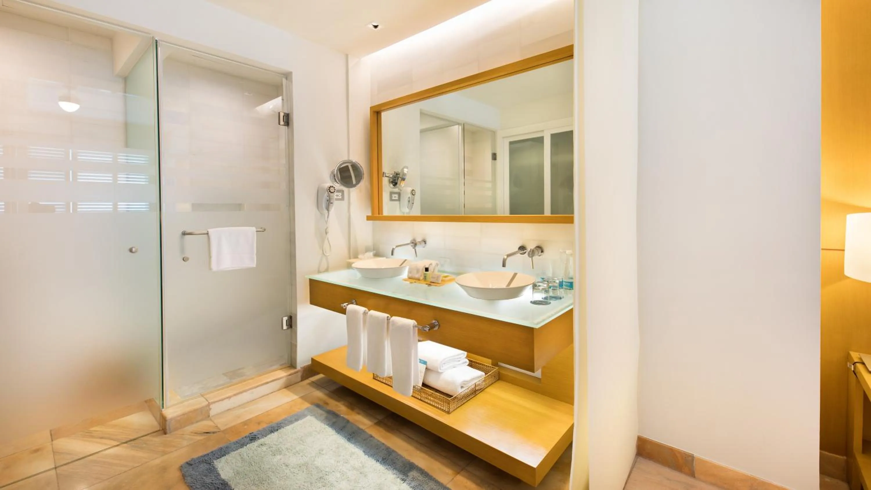 Bathroom in Palacio Mundo Imperial Riviera Diamante Acapulco All Inclusive