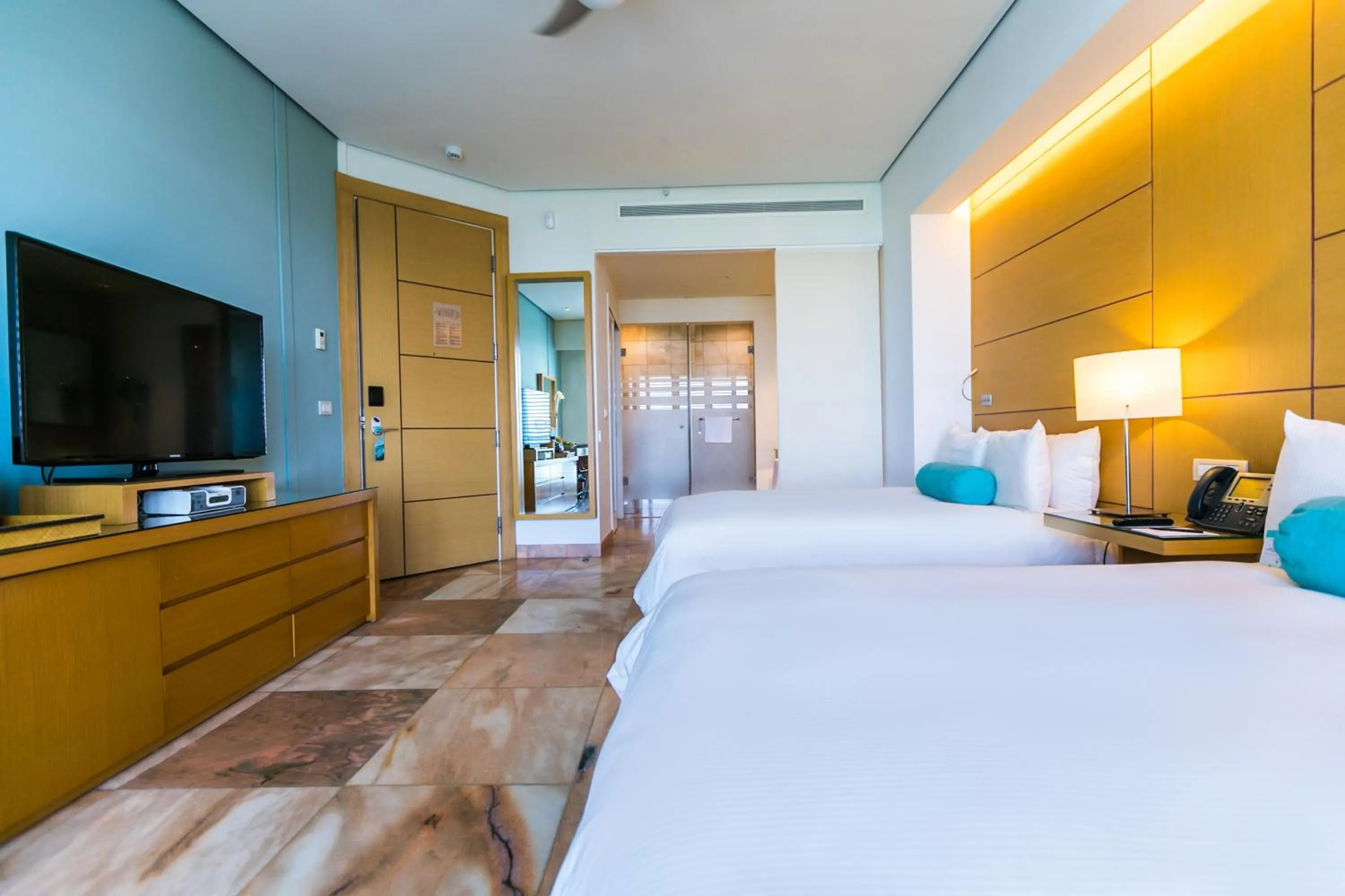 Photo of the whole room, Bed in Palacio Mundo Imperial Riviera Diamante Acapulco All Inclusive