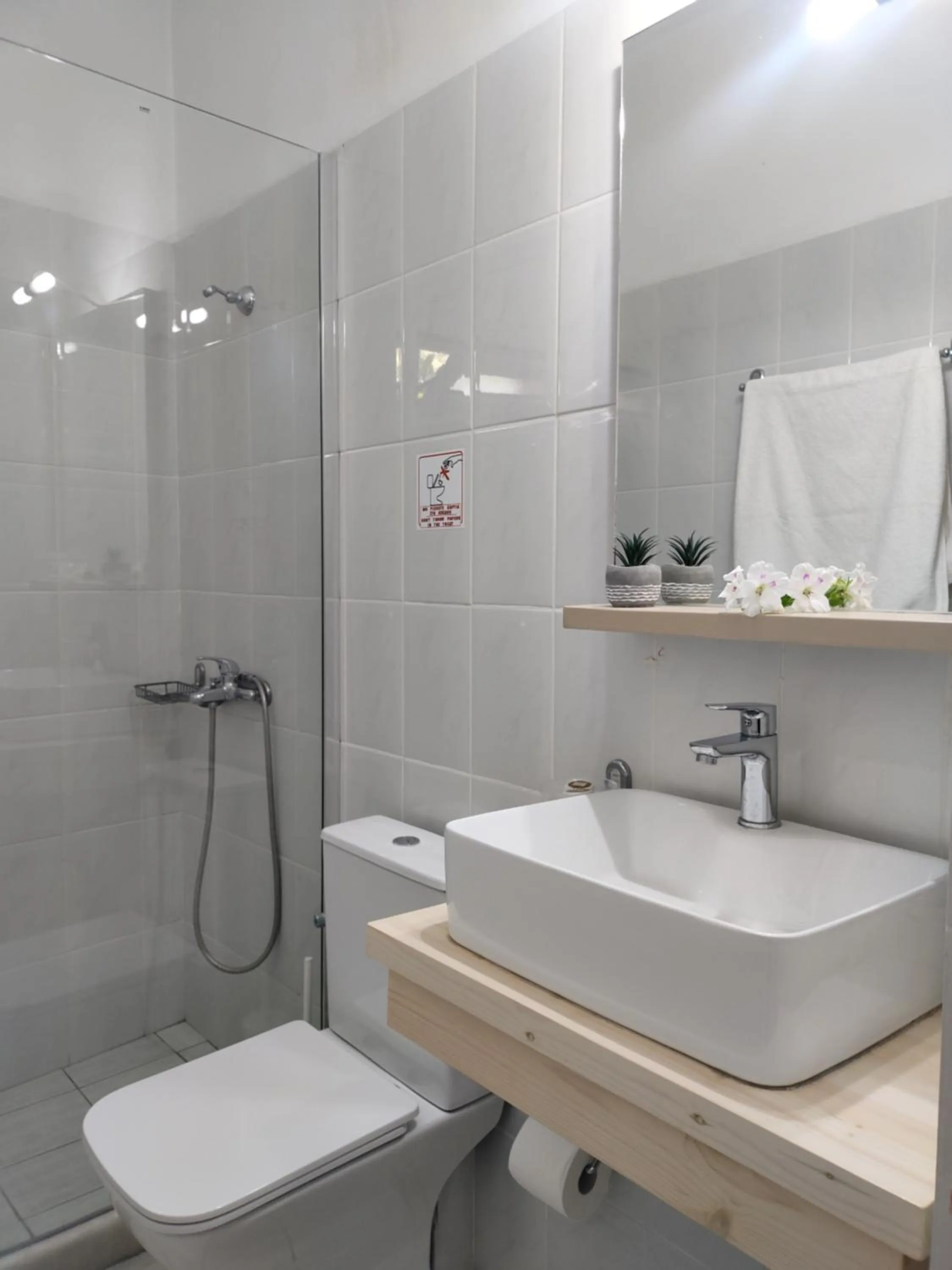 Shower in Captain Nick Aparthotel