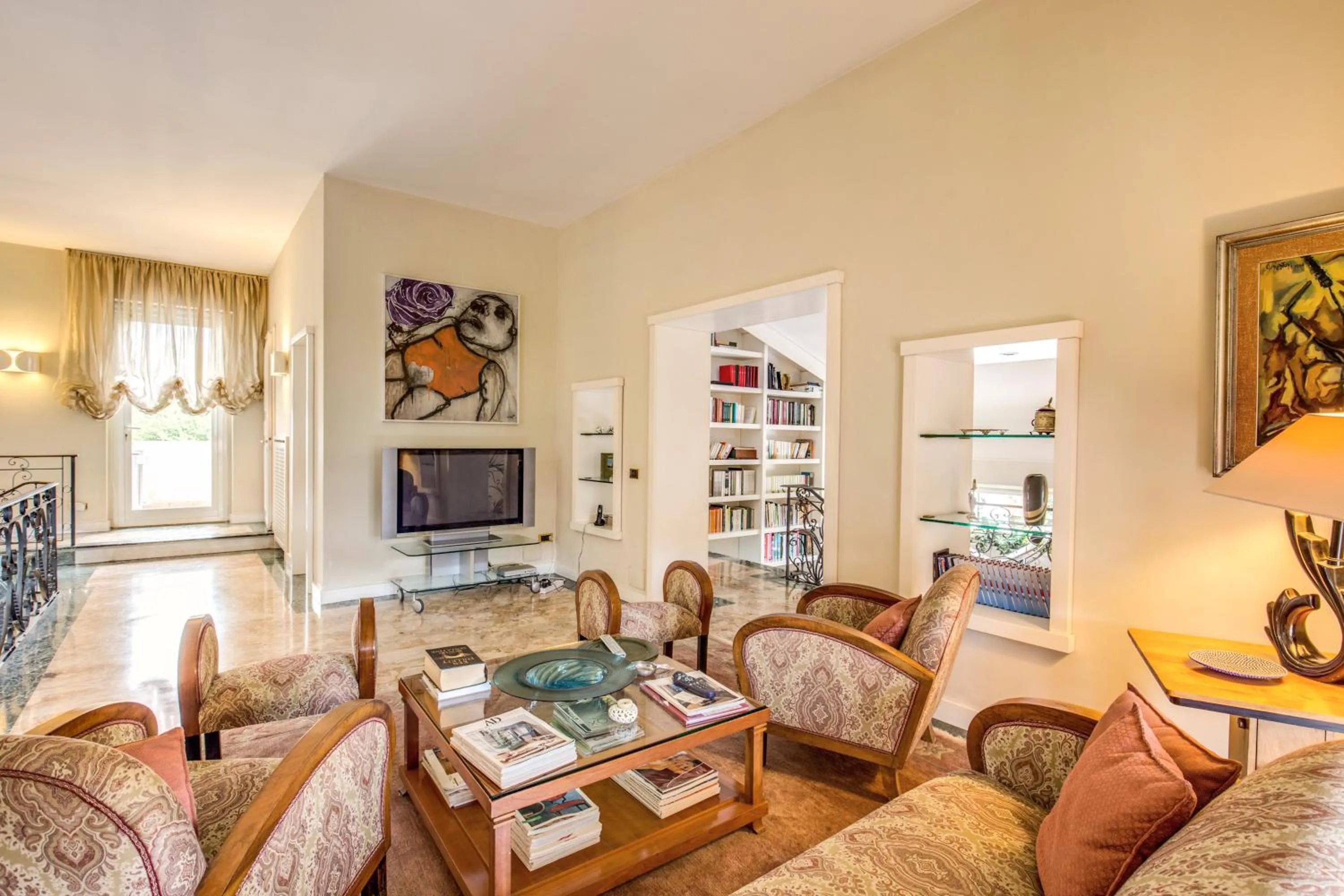 Communal lounge/ TV room in La Gaura Guest House