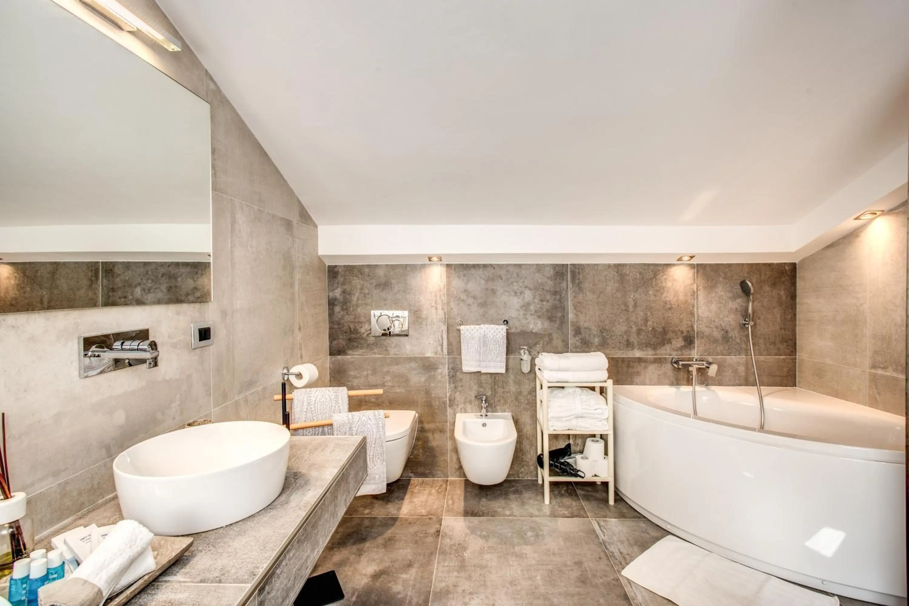 Bathroom in La Gaura Guest House