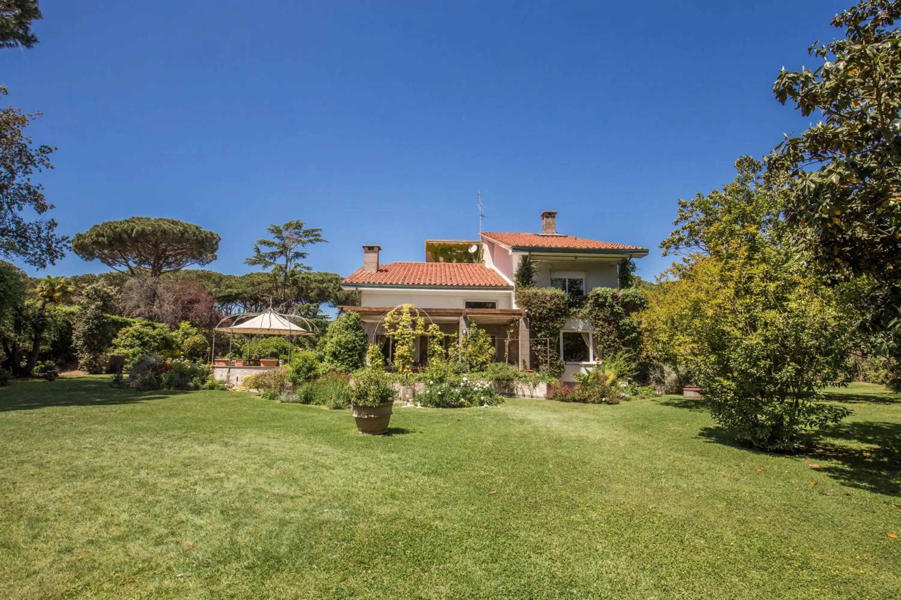 Facade/entrance in La Gaura Guest House